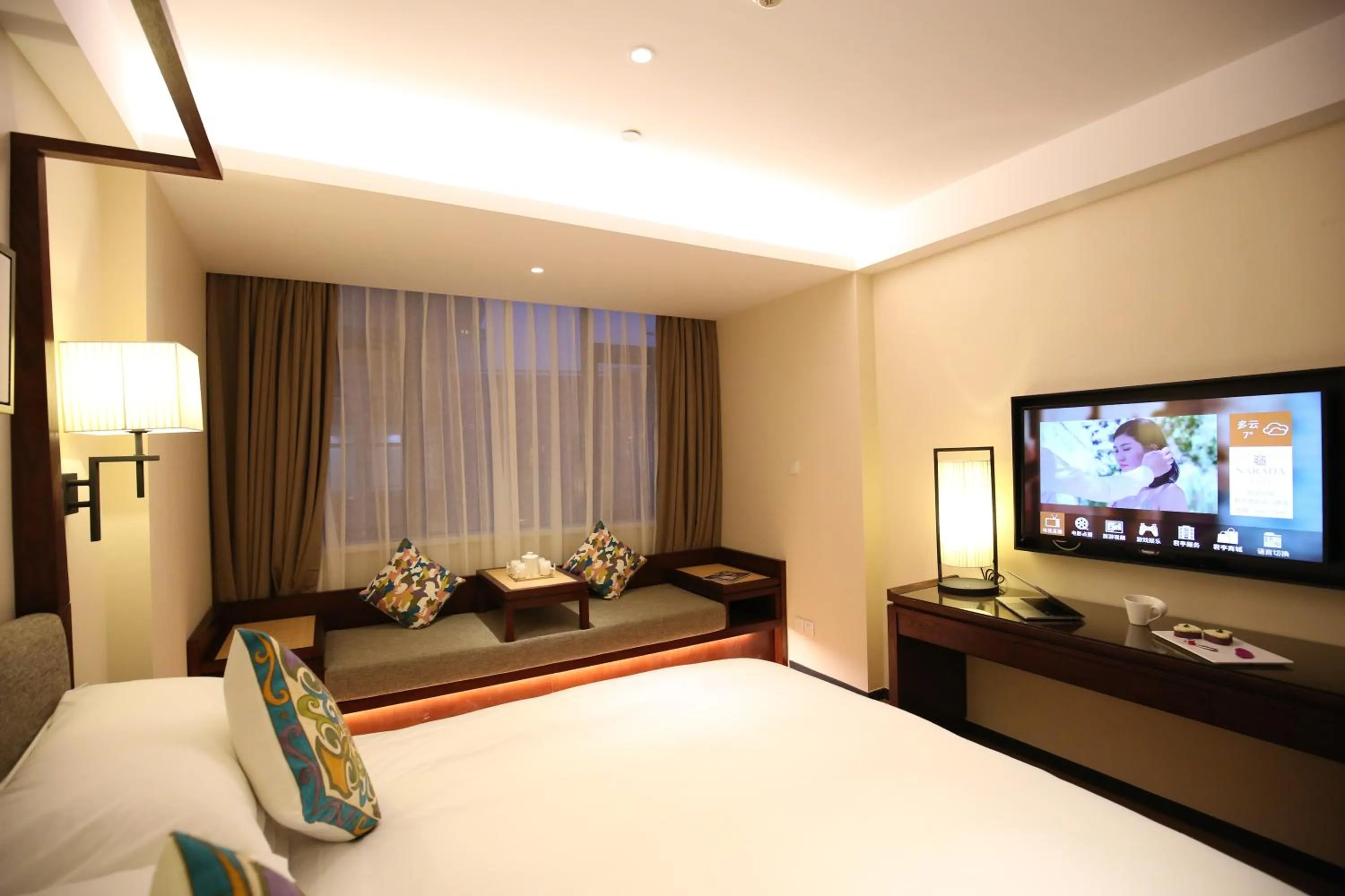 Photo of the whole room, Bed in SSAW Boutique Hotel Shanghai Yilin