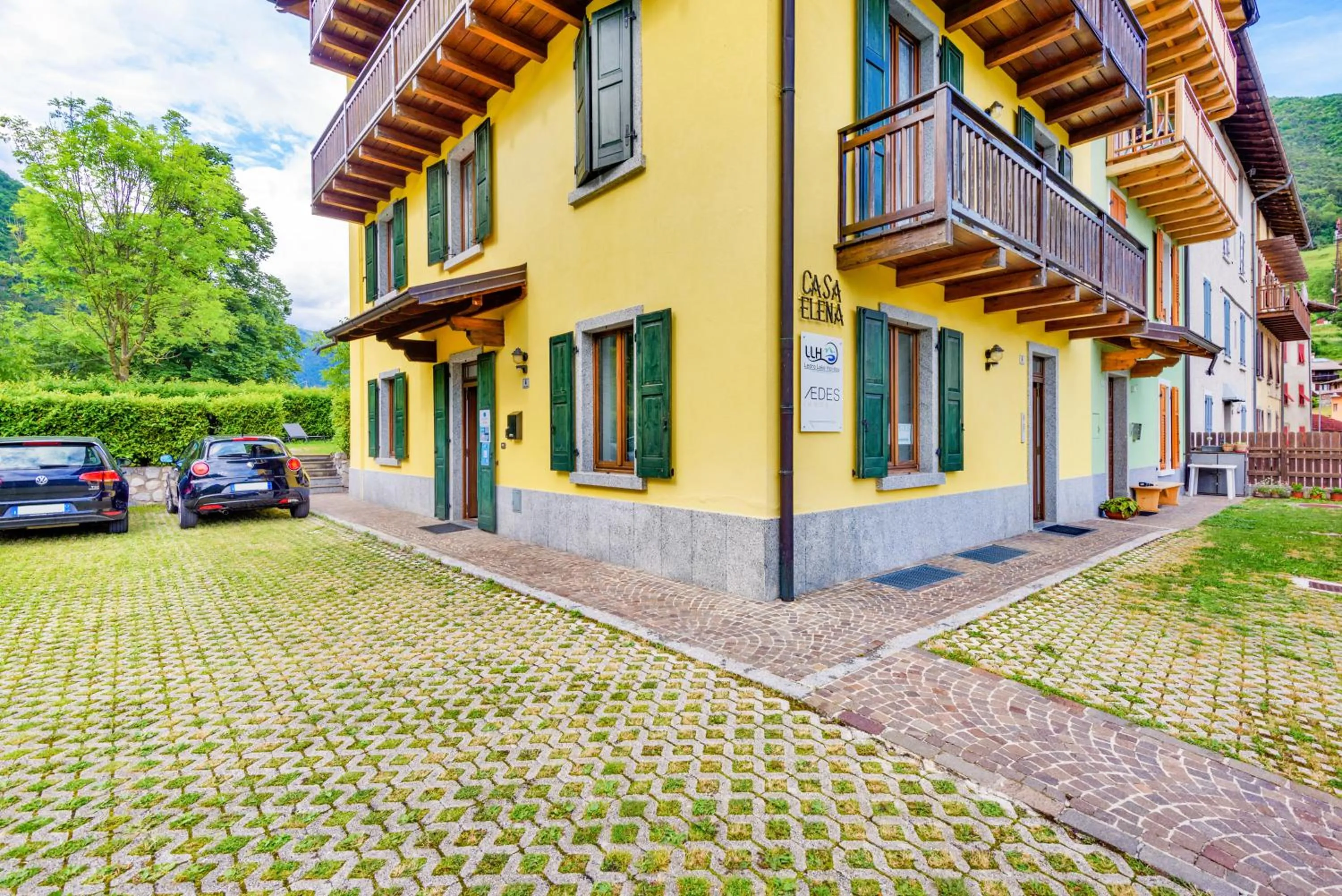 Property building in Casa Elena
