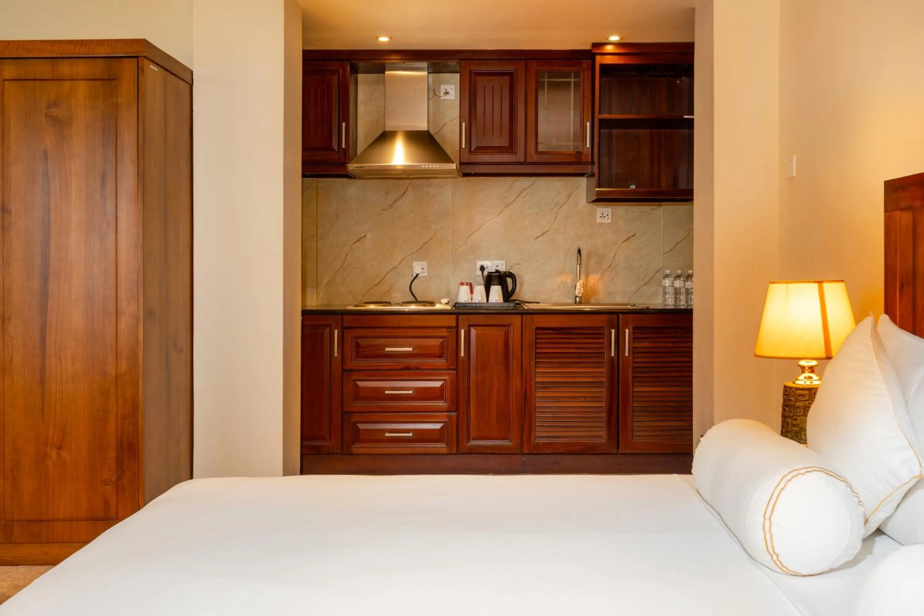 Kitchen or kitchenette, Bed in Serene Kandy