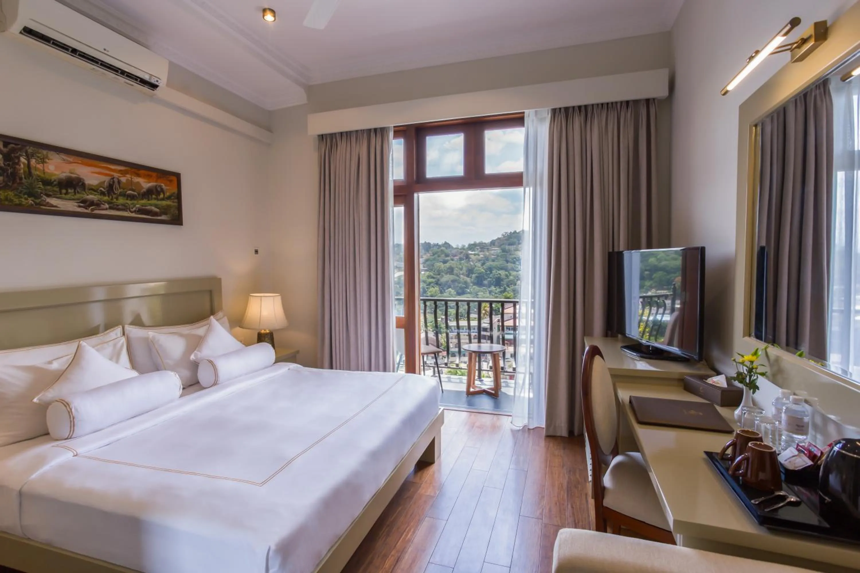 Bedroom, Bed in Serene Kandy