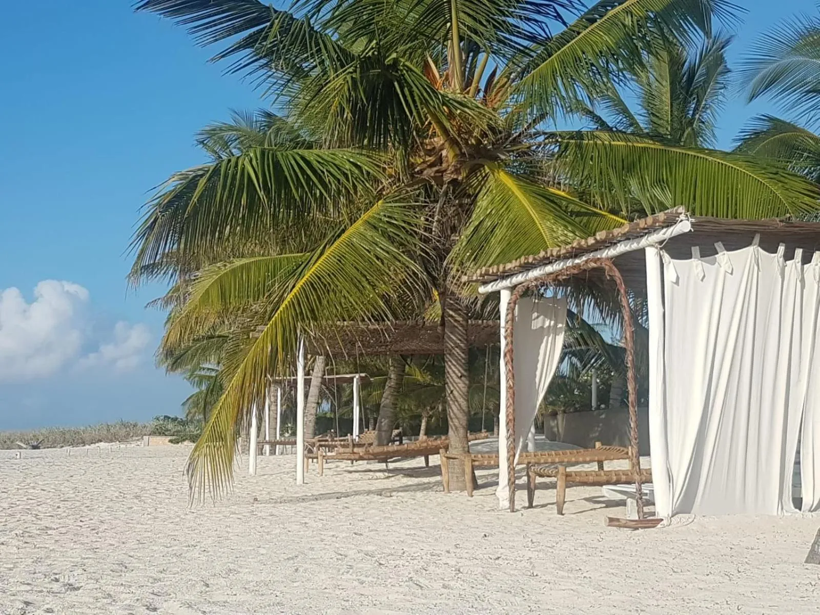 Beach in Life Resort St. Thomas Royal Palm