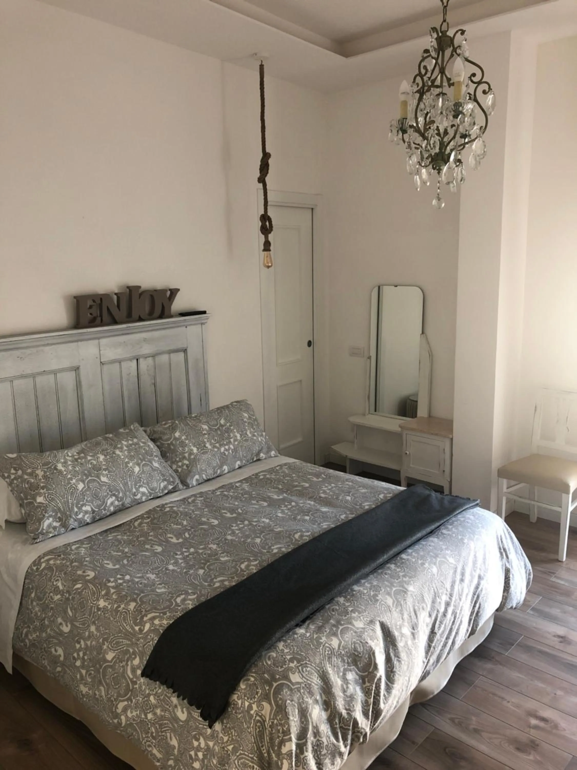 Bed in Edera e Camelie