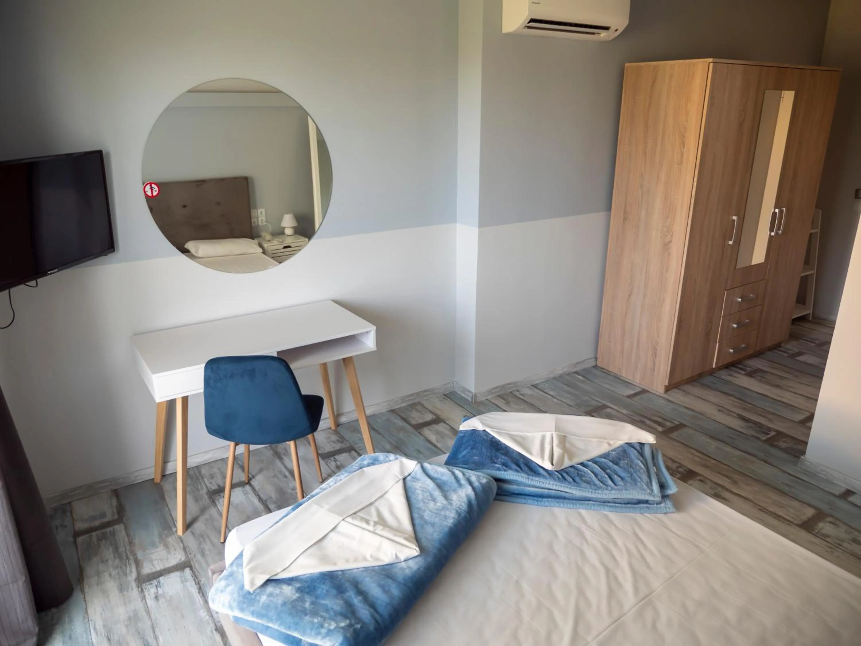 Communal lounge/ TV room in Fantasy Hotel