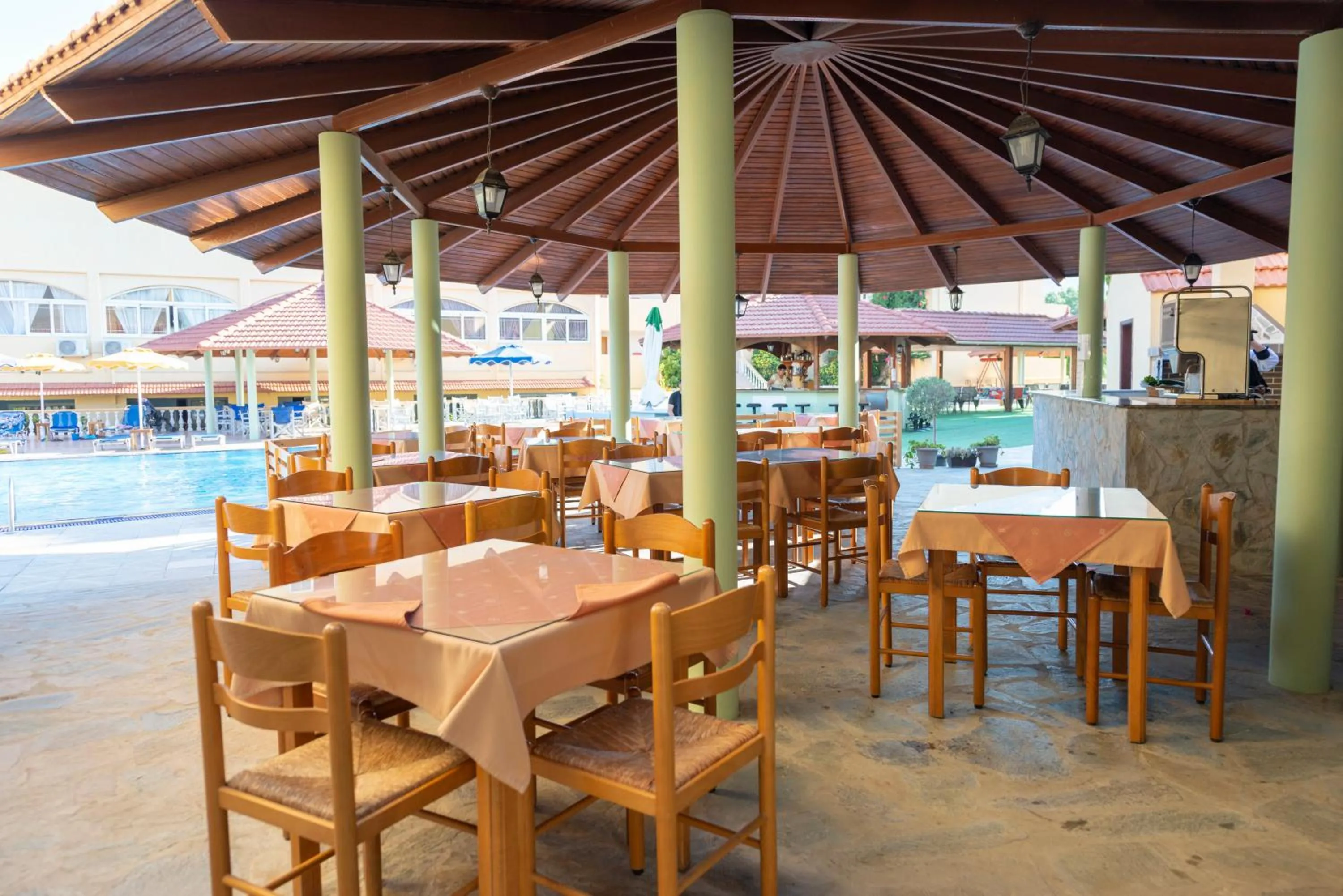 Restaurant/places to eat in Fantasy Hotel