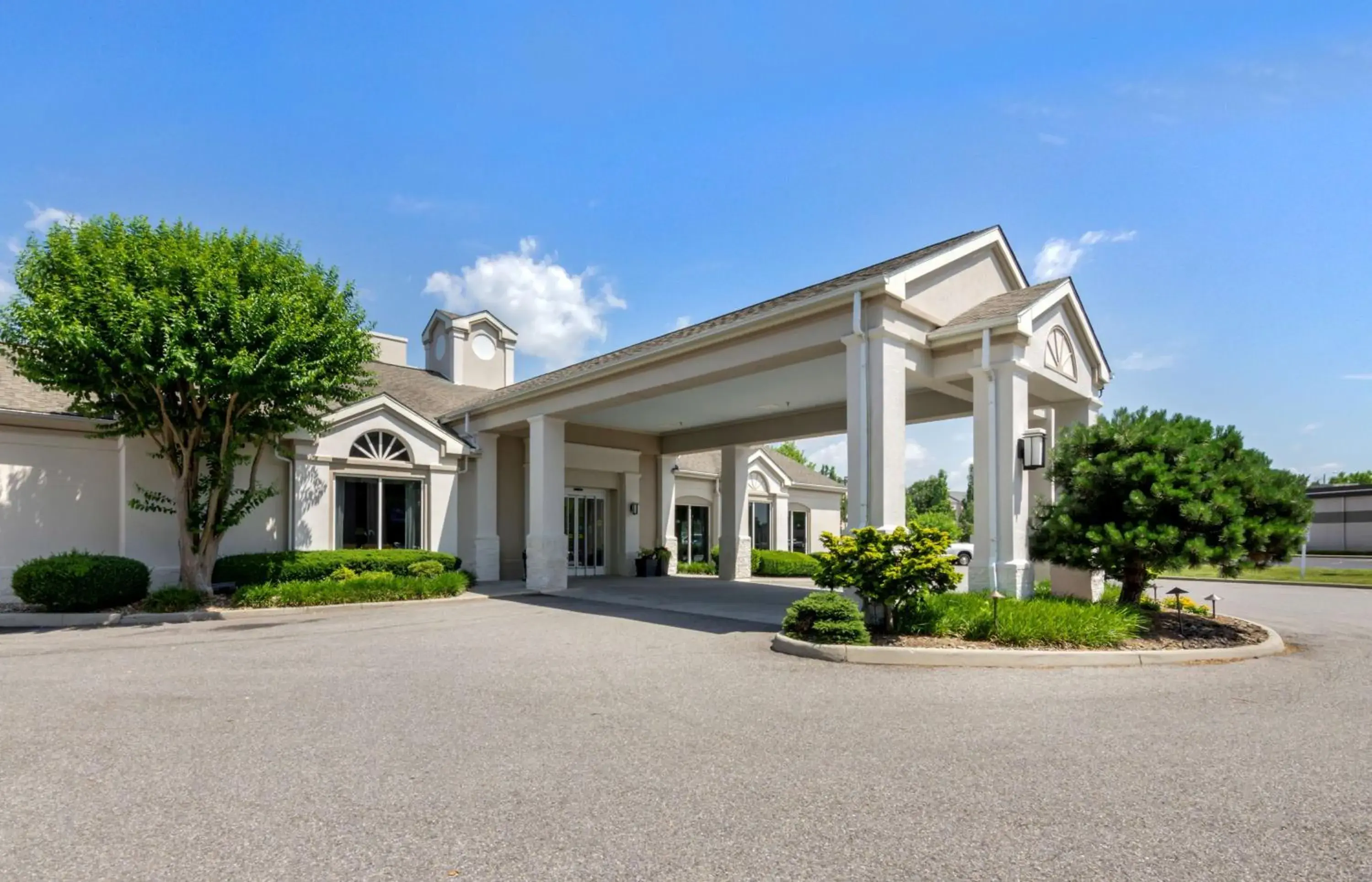 Property building in BEST WESTERN PLUS Inn at Valley View Property building in BEST WESTERN PLUS Inn at Valley View