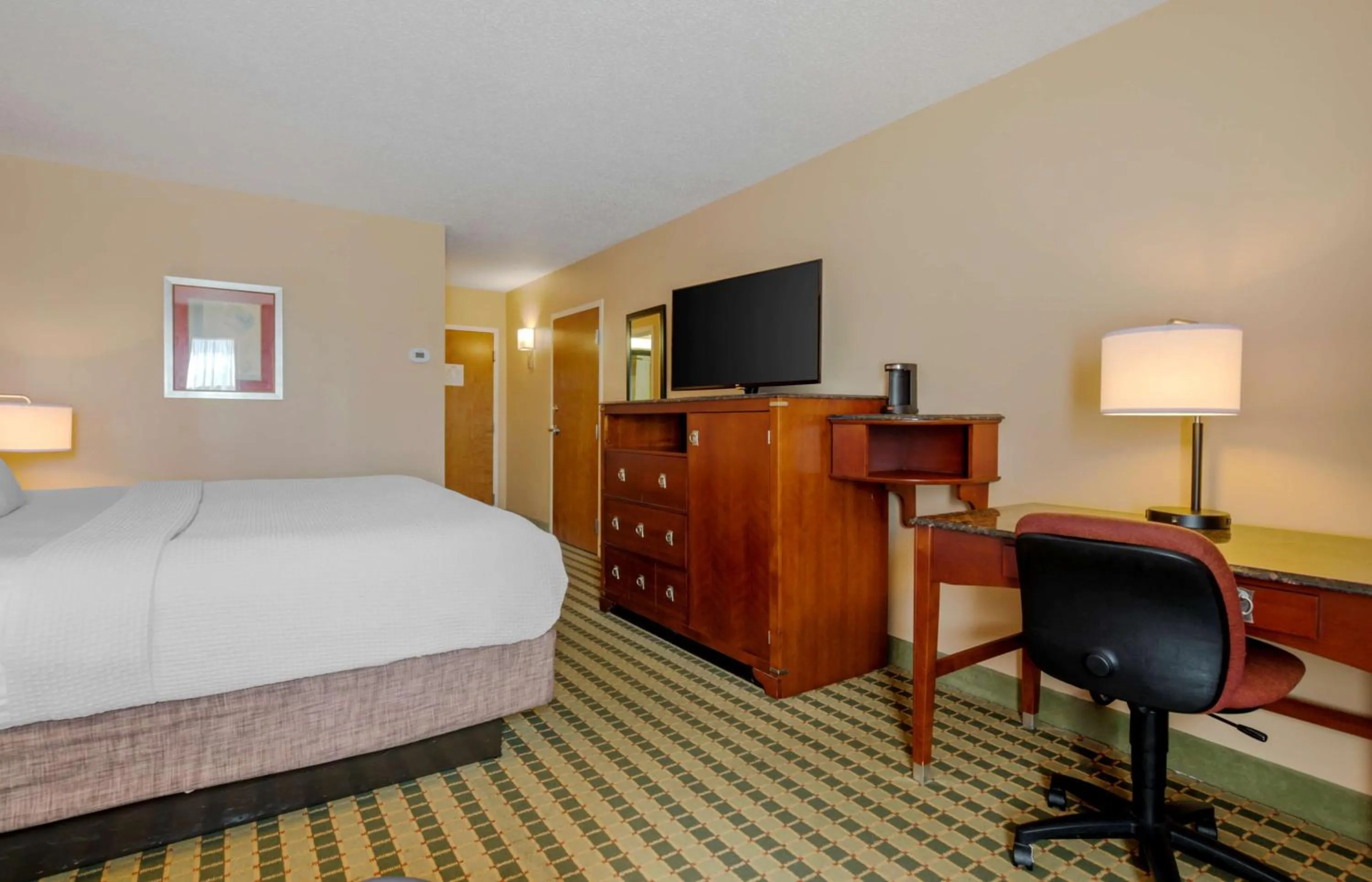 Bedroom, Bed in BEST WESTERN PLUS Inn at Valley View
