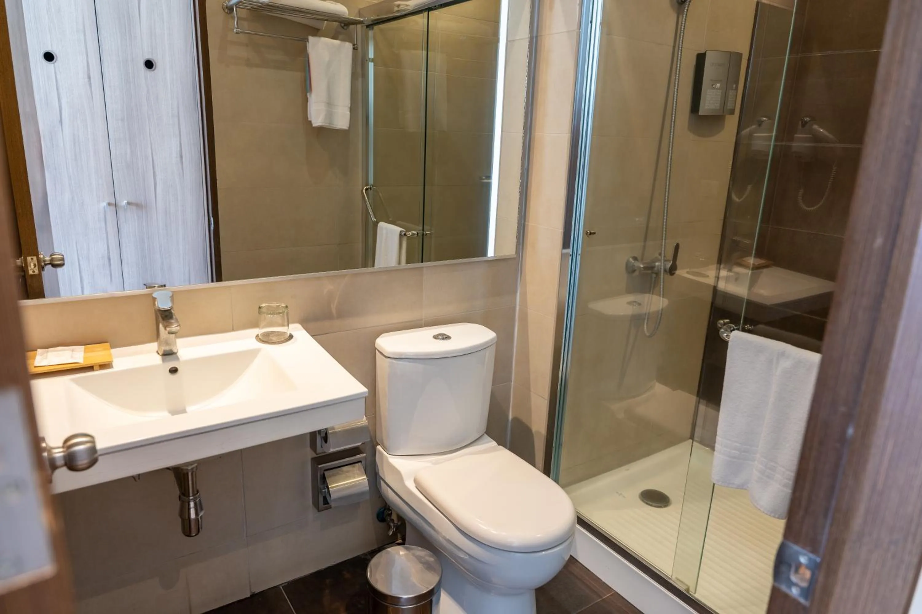 Shower in Terrado Arturo Prat Iquique