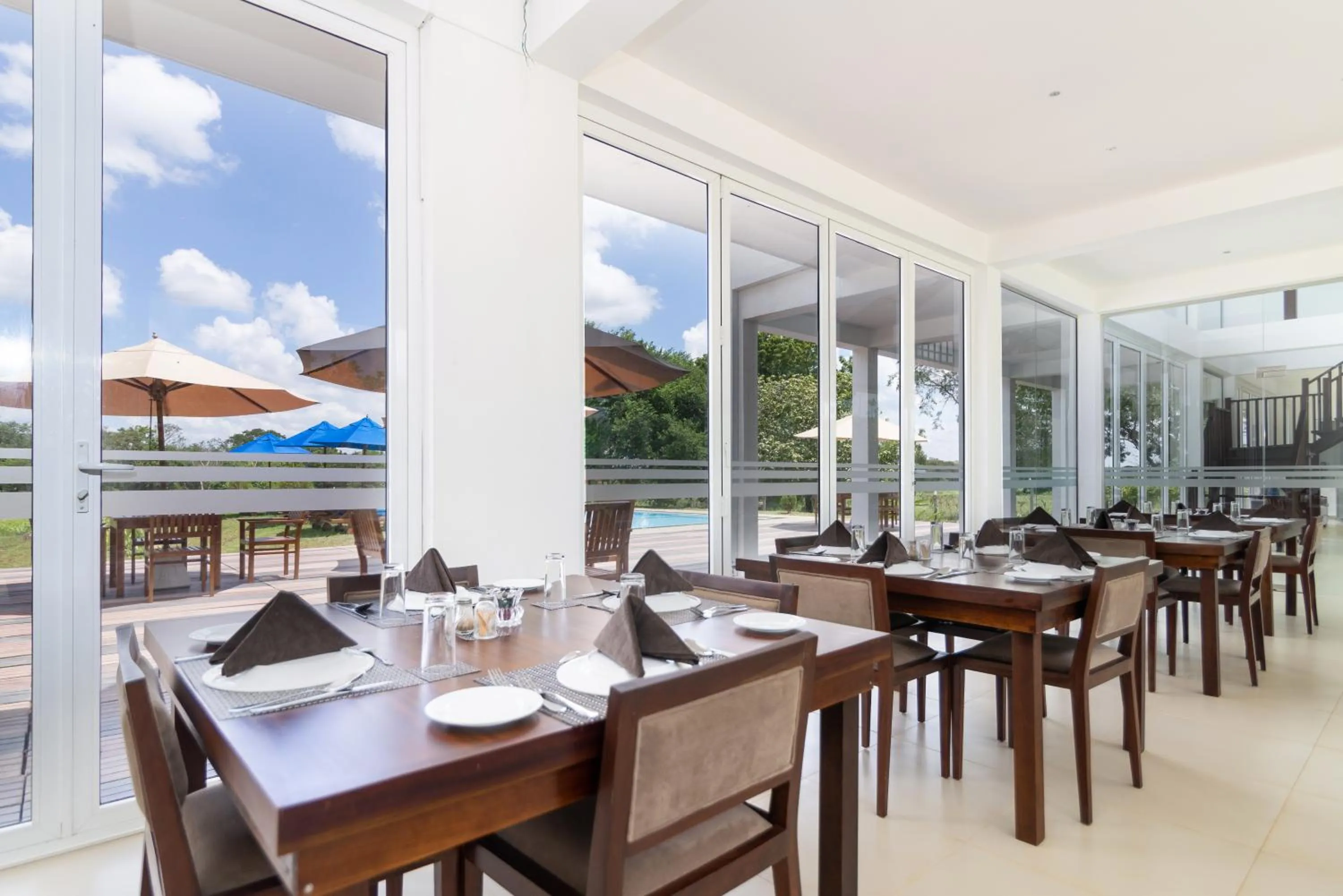 Restaurant/places to eat in Subaseth Villa