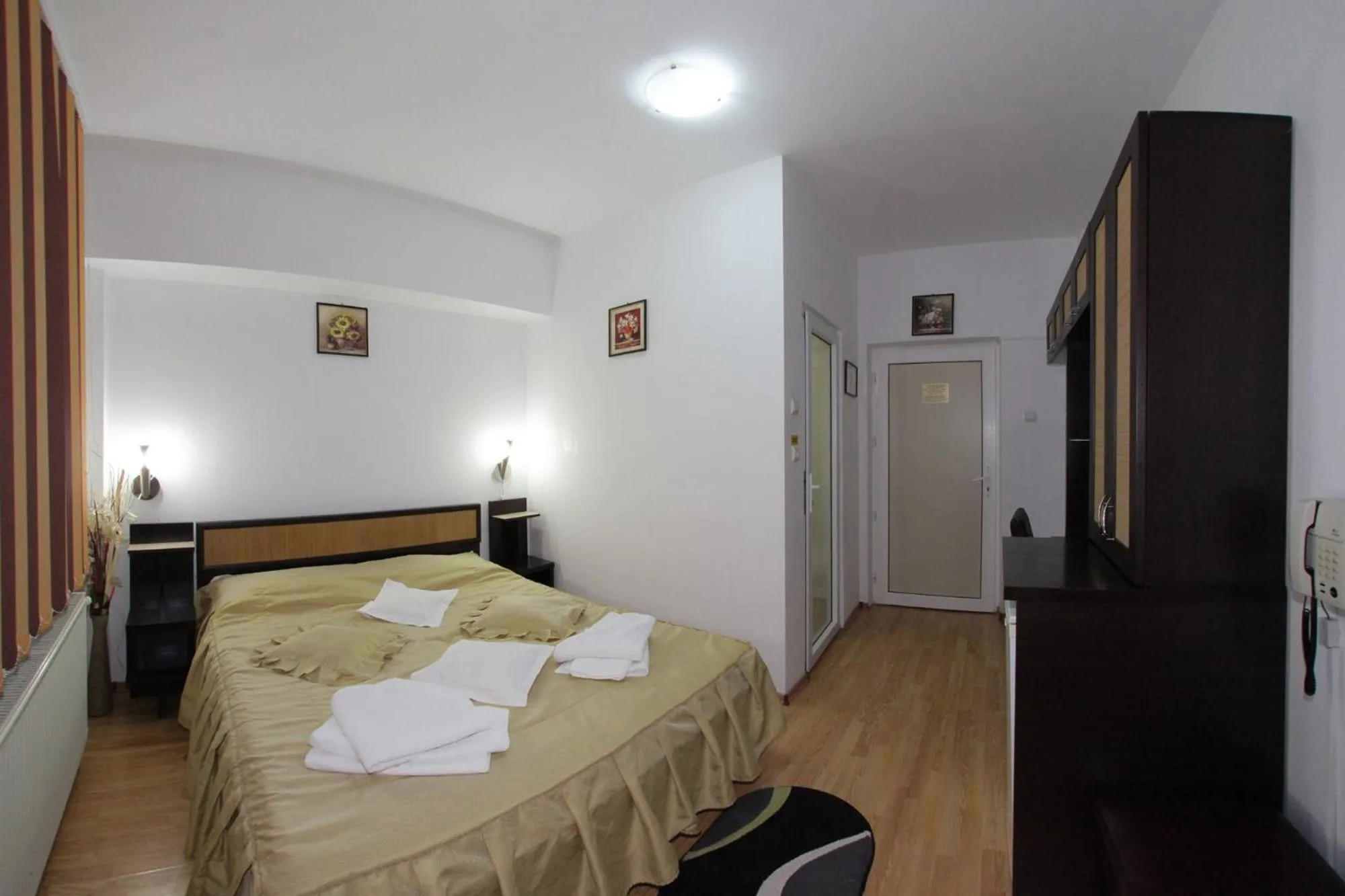 Double or Twin Room in Villa Select