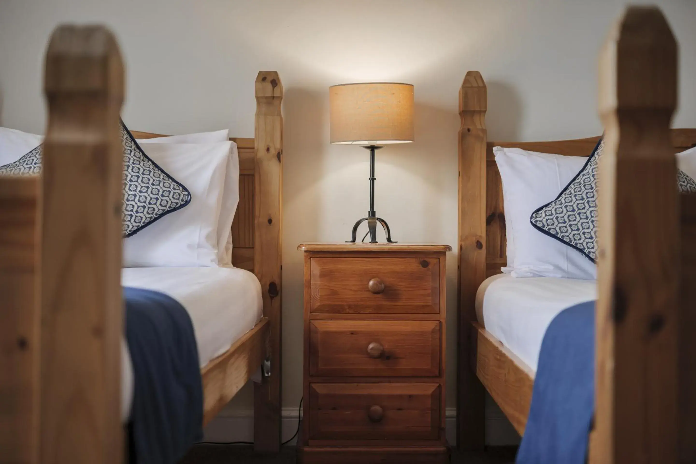 Twin Room with Shower in The Cromwell Arms Inn Twin Room with Shower in The Cromwell Arms Inn