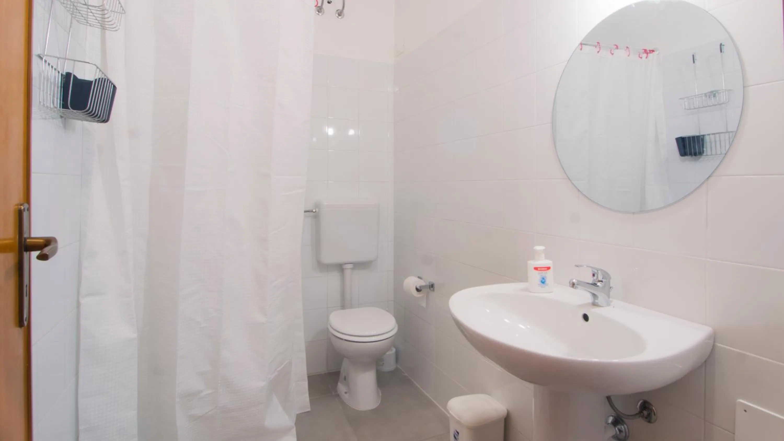 Shower in Hostelleria