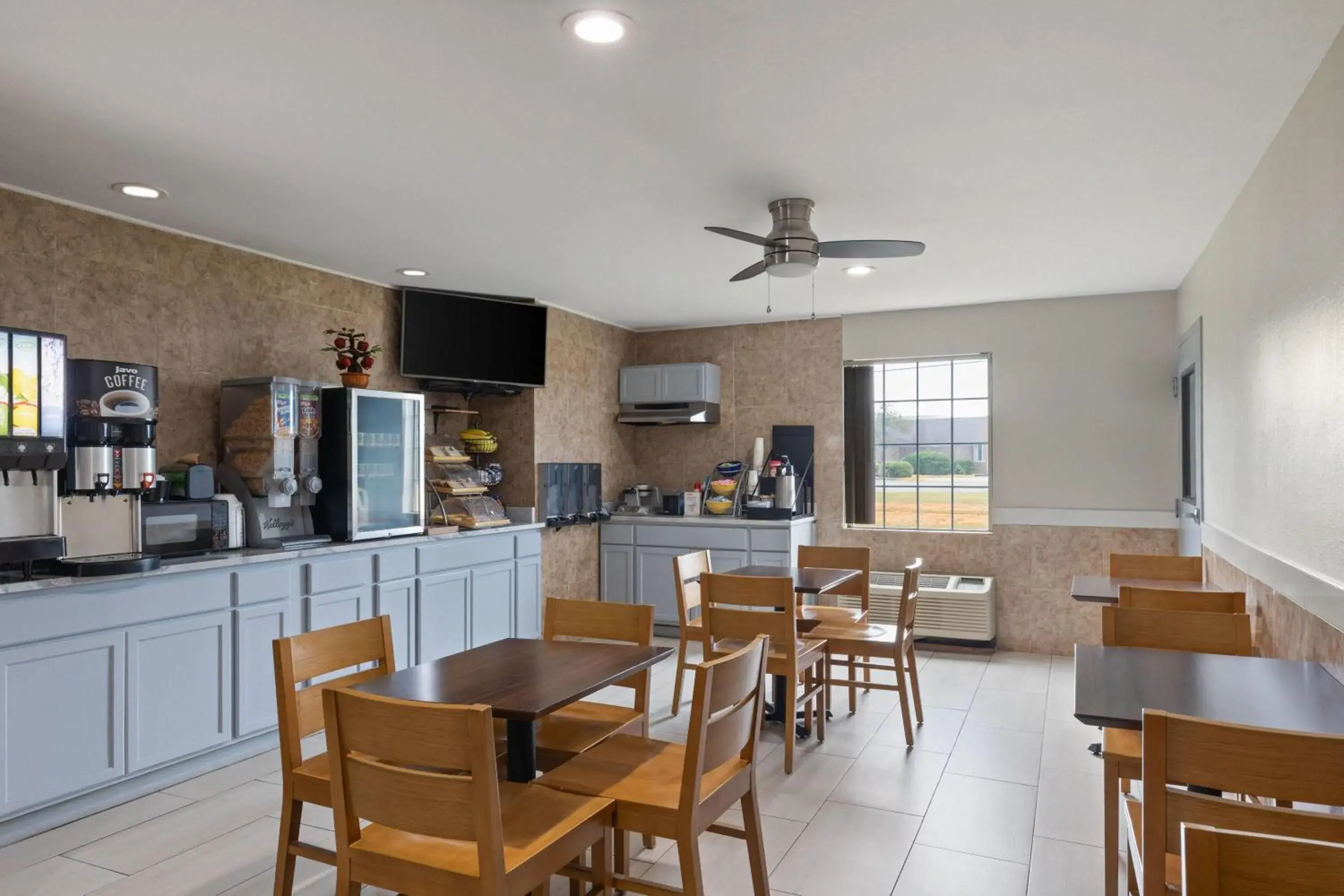 Breakfast in Days Inn by Wyndham Lincoln Breakfast in Days Inn by Wyndham Lincoln