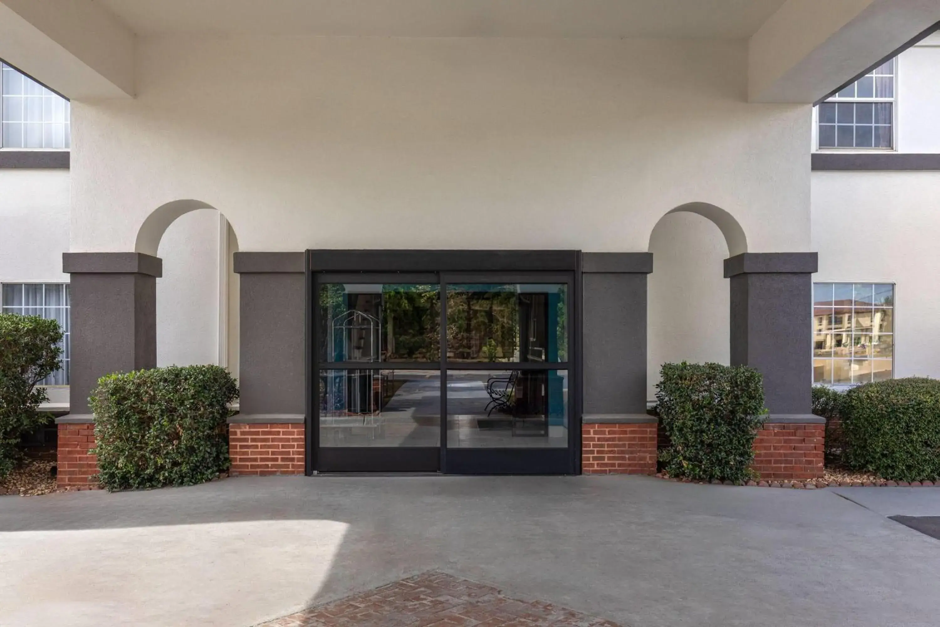 Property building in Days Inn by Wyndham Lincoln Property building in Days Inn by Wyndham Lincoln