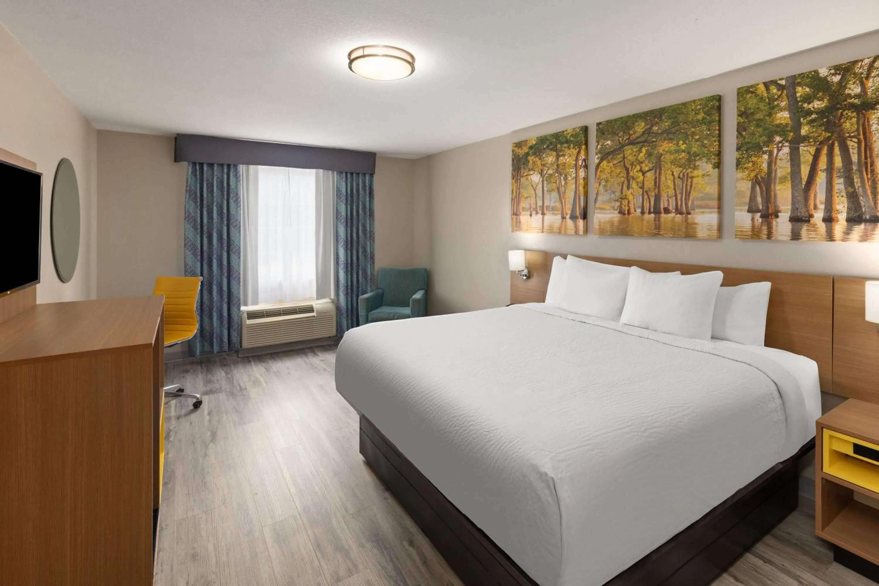Photo of the whole room, Bed in Days Inn by Wyndham Lincoln