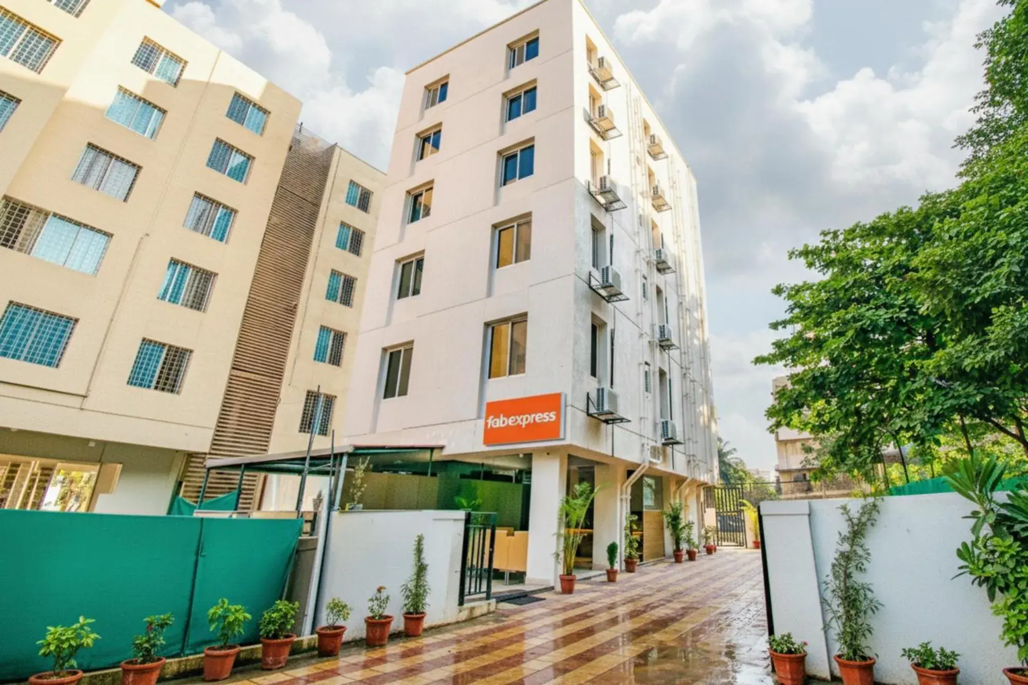 Property building in FabExpress Marvel Bliss - Nr Trump Towers Property building in FabExpress Marvel Bliss - Nr Trump Towers