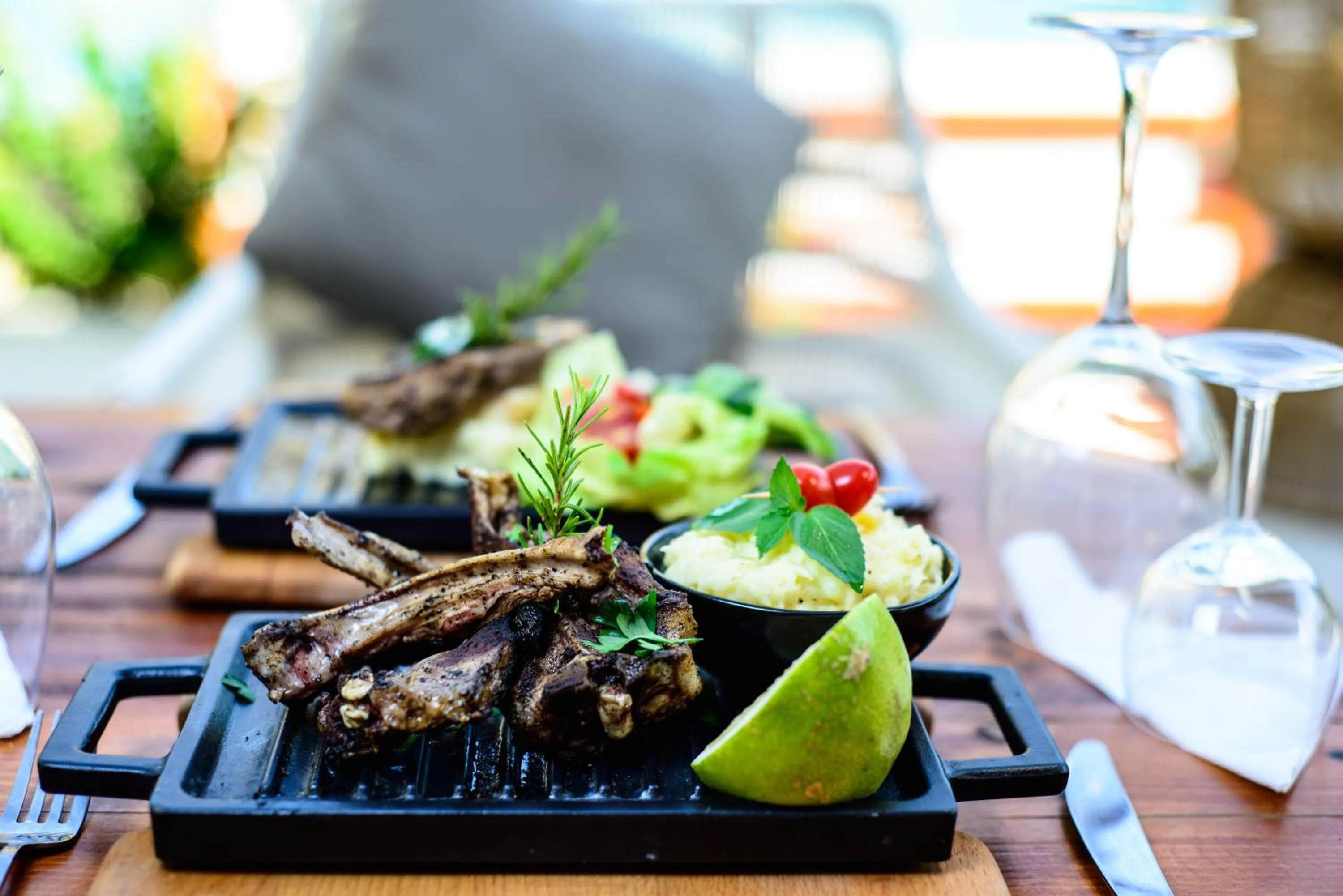 Restaurant/places to eat in Suites Hôtel Les Charmilles & Spa