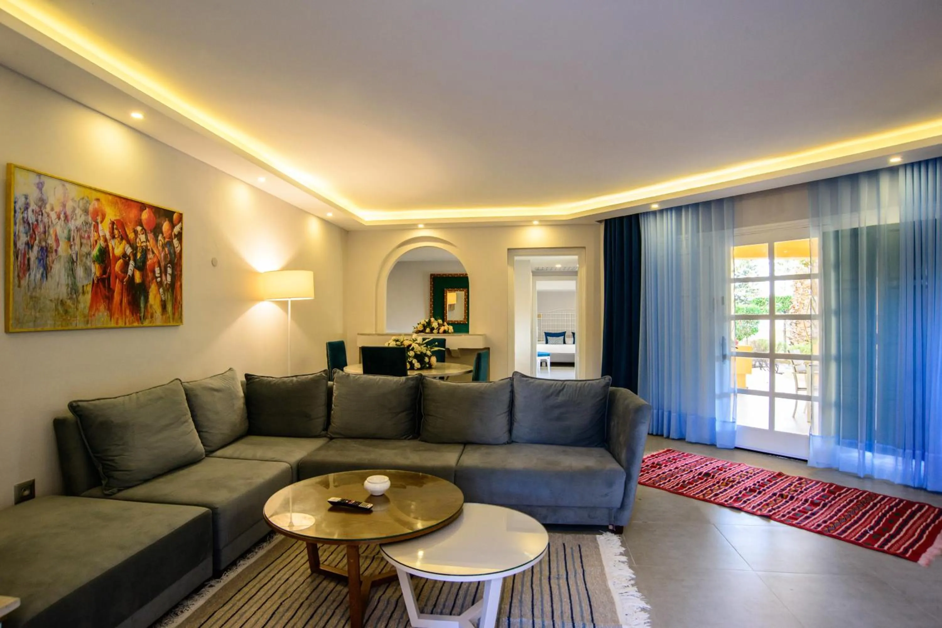 Living room in Suites Hôtel Les Charmilles & Spa