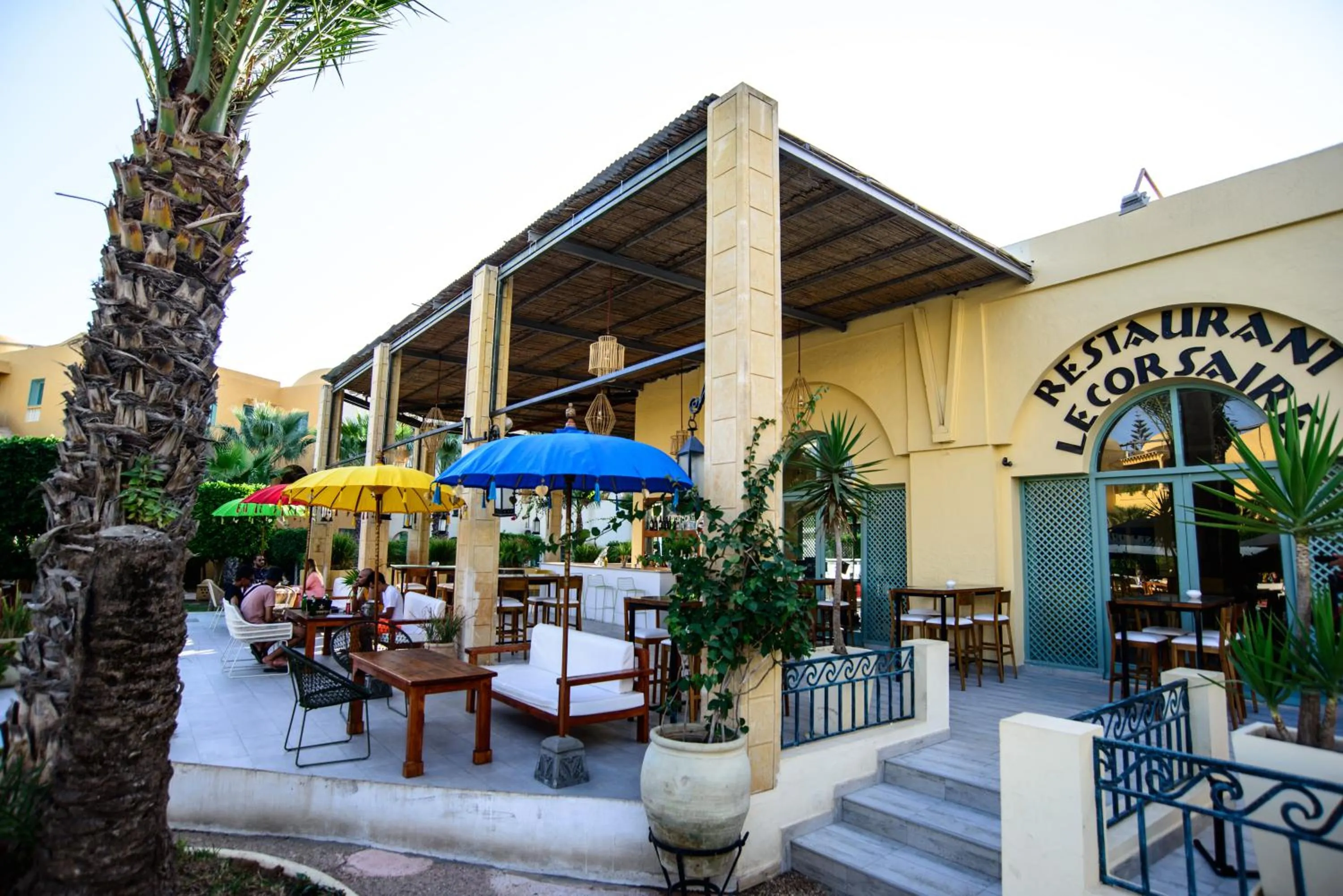 Restaurant/places to eat in Suites Hôtel Les Charmilles & Spa