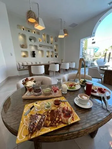 Breakfast in Suites Hôtel Les Charmilles & Spa