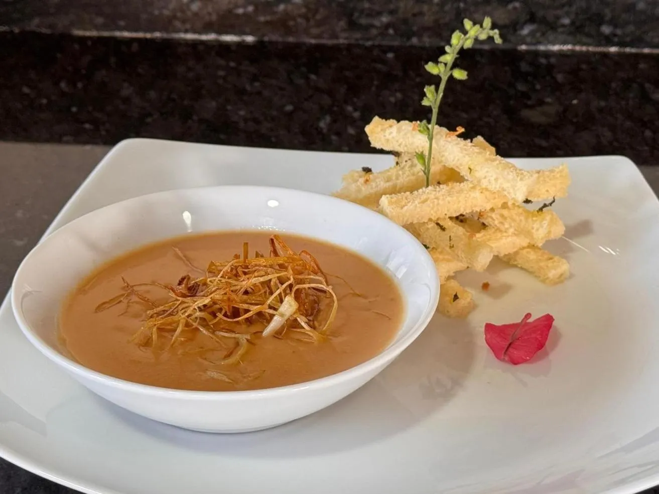 Food and drinks in Lotus Villa Kandy