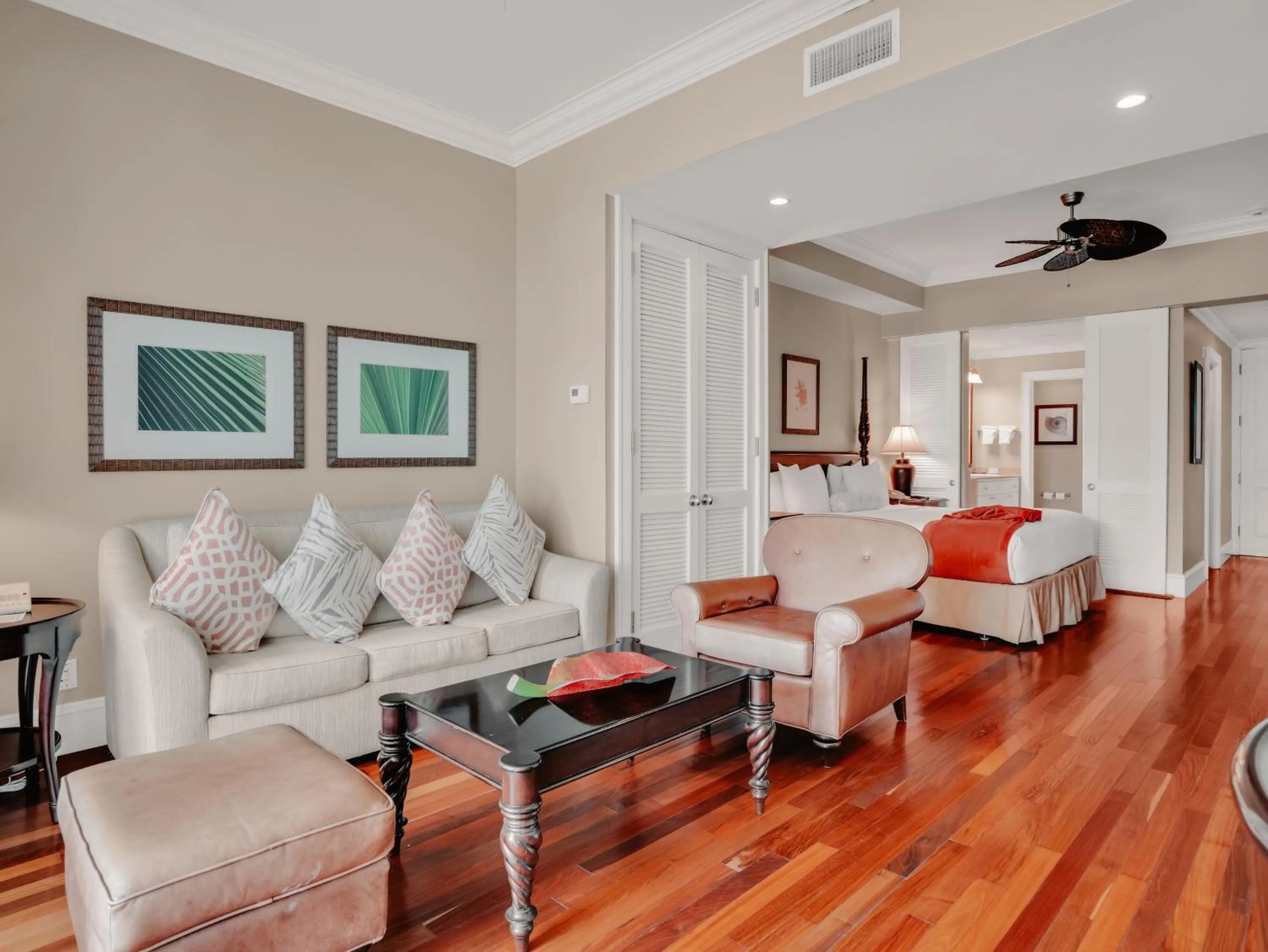 Living room in Valentines Resort & Marina