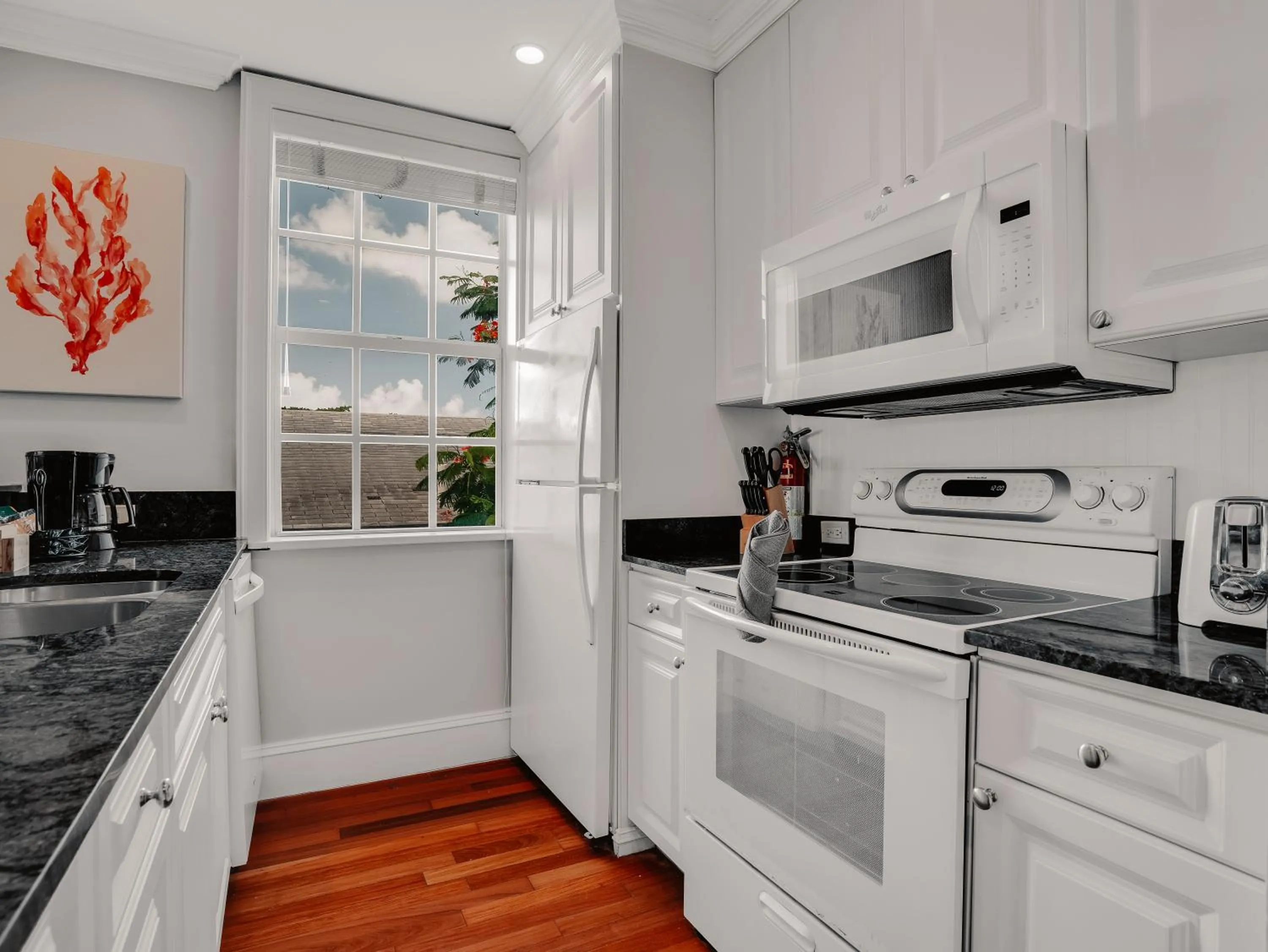 Kitchen or kitchenette in Valentines Resort & Marina