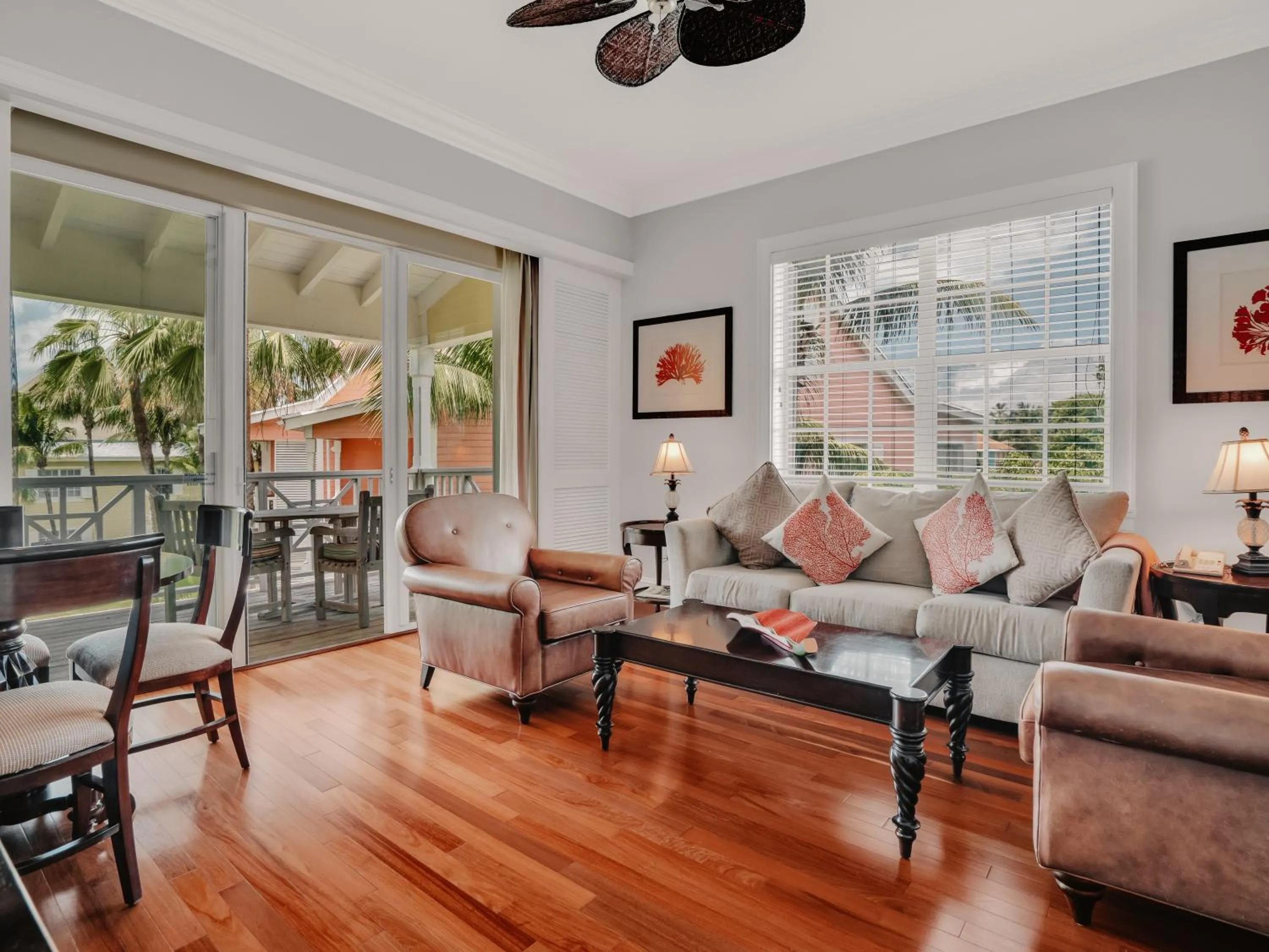 Living room in Valentines Resort & Marina