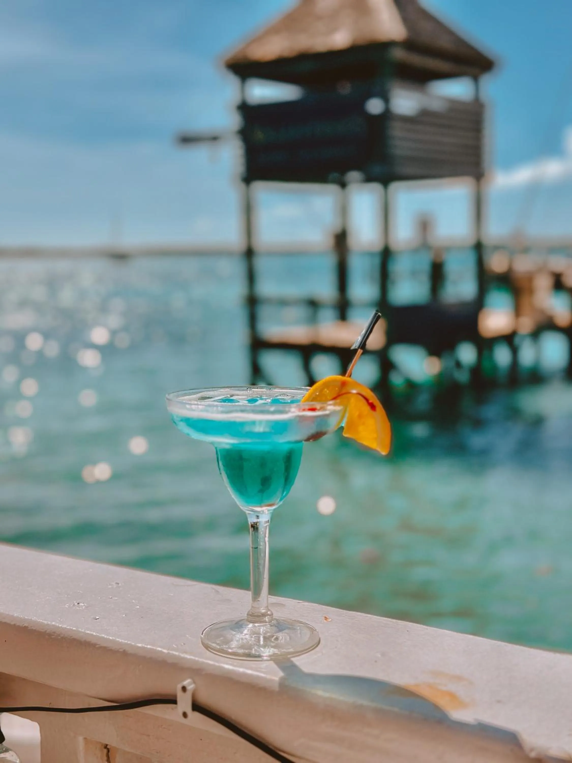 Restaurant/places to eat in Valentines Resort & Marina