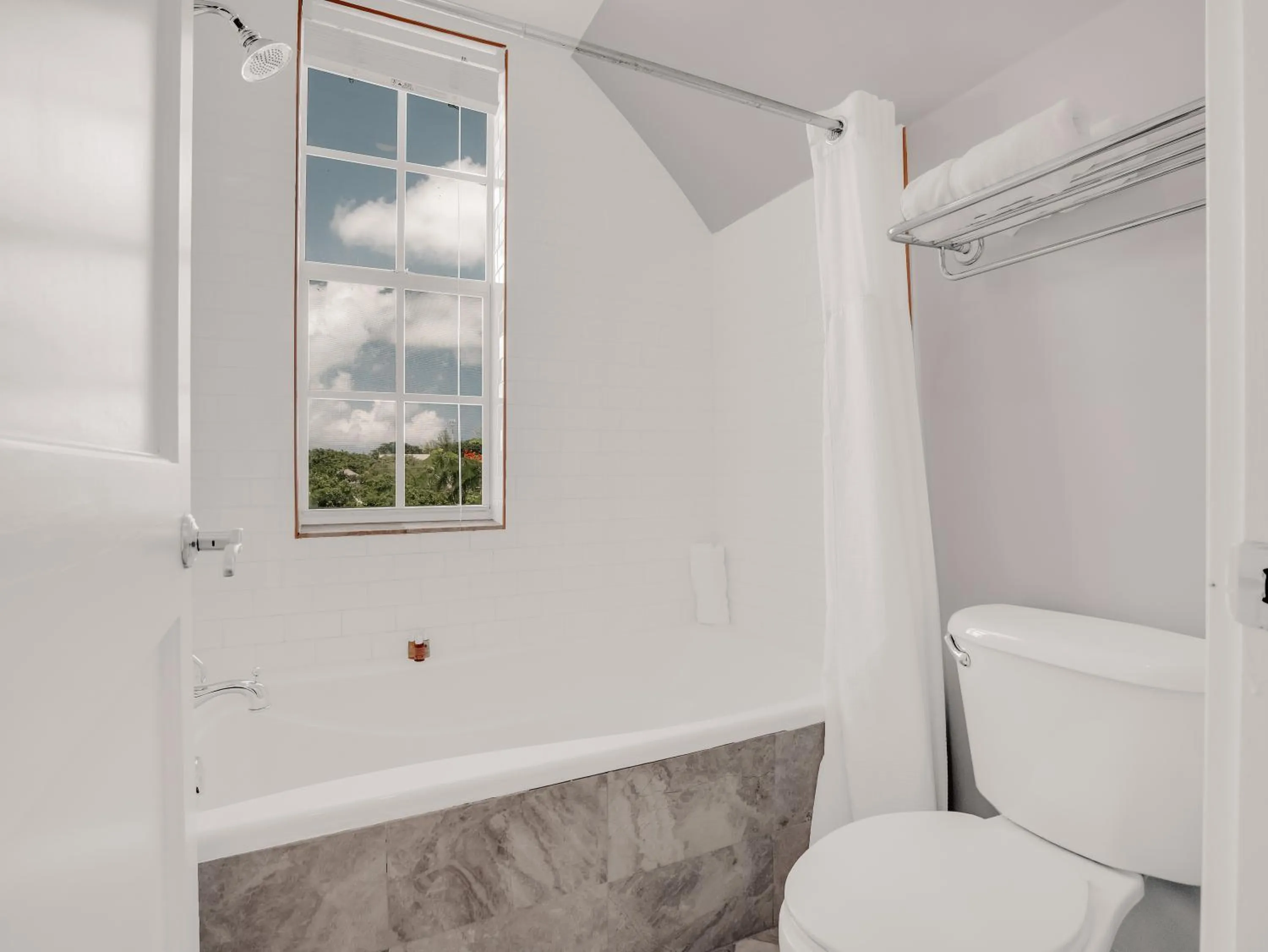 Shower in Valentines Resort & Marina