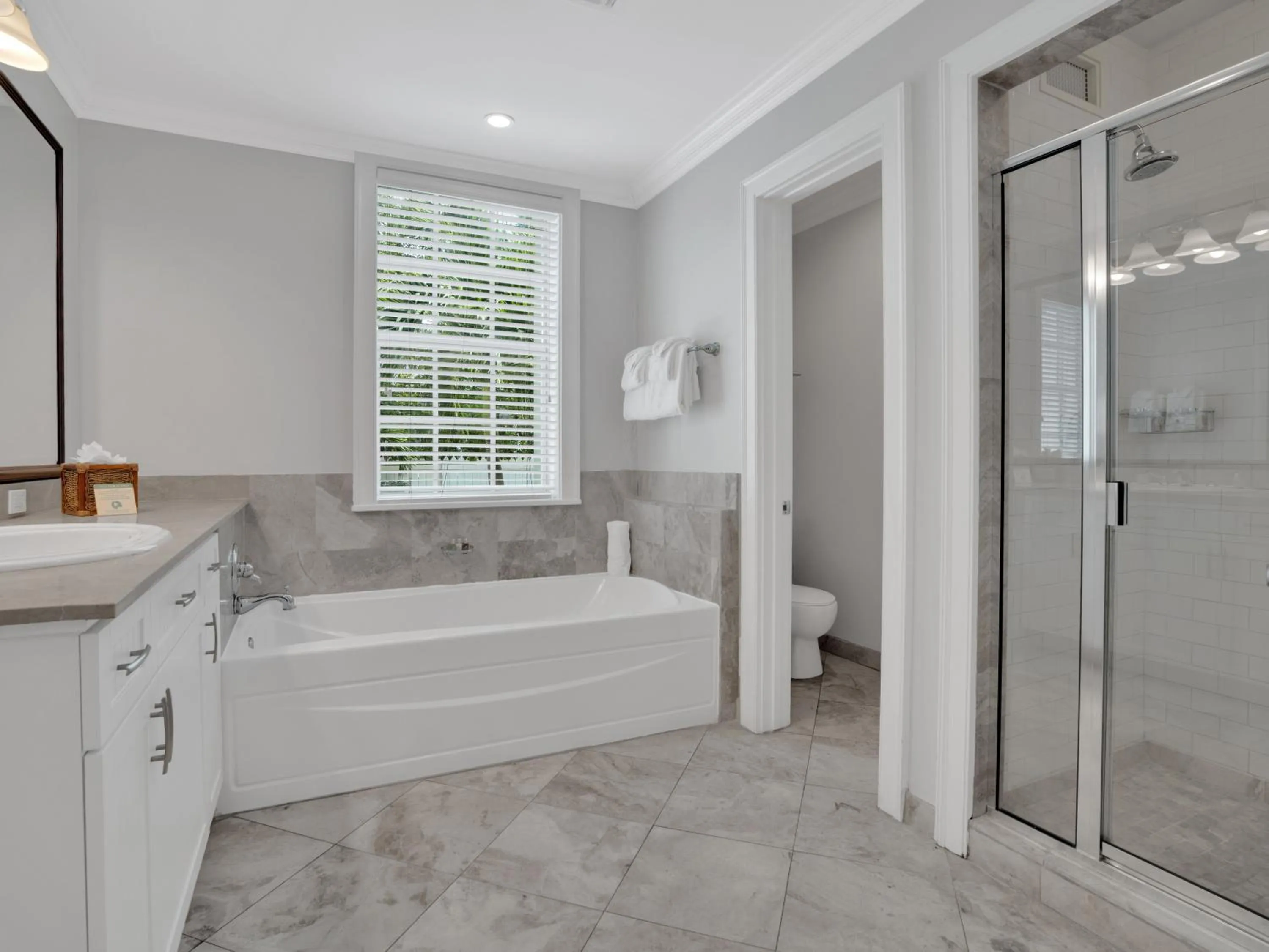 Shower in Valentines Resort & Marina