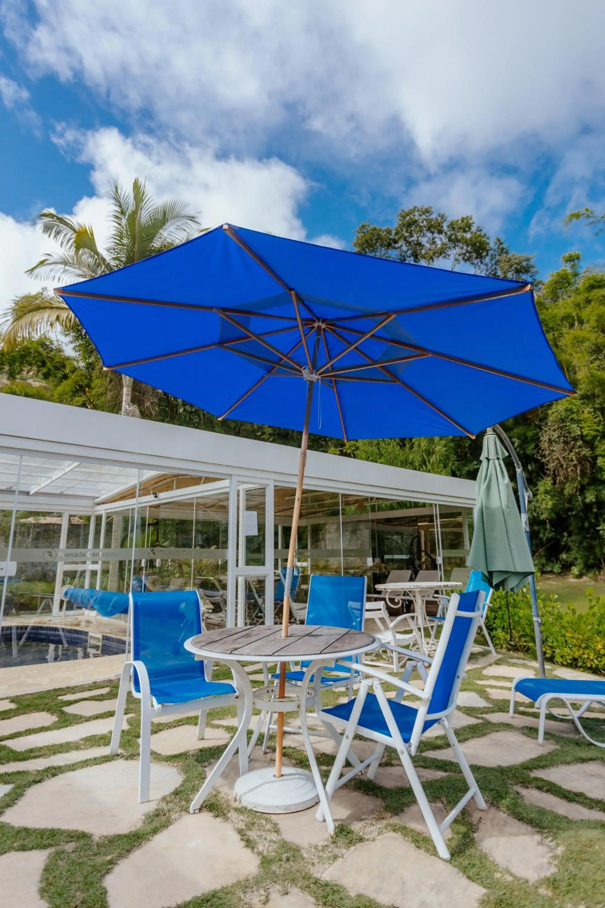 Pool view in Pousada Cantagalo