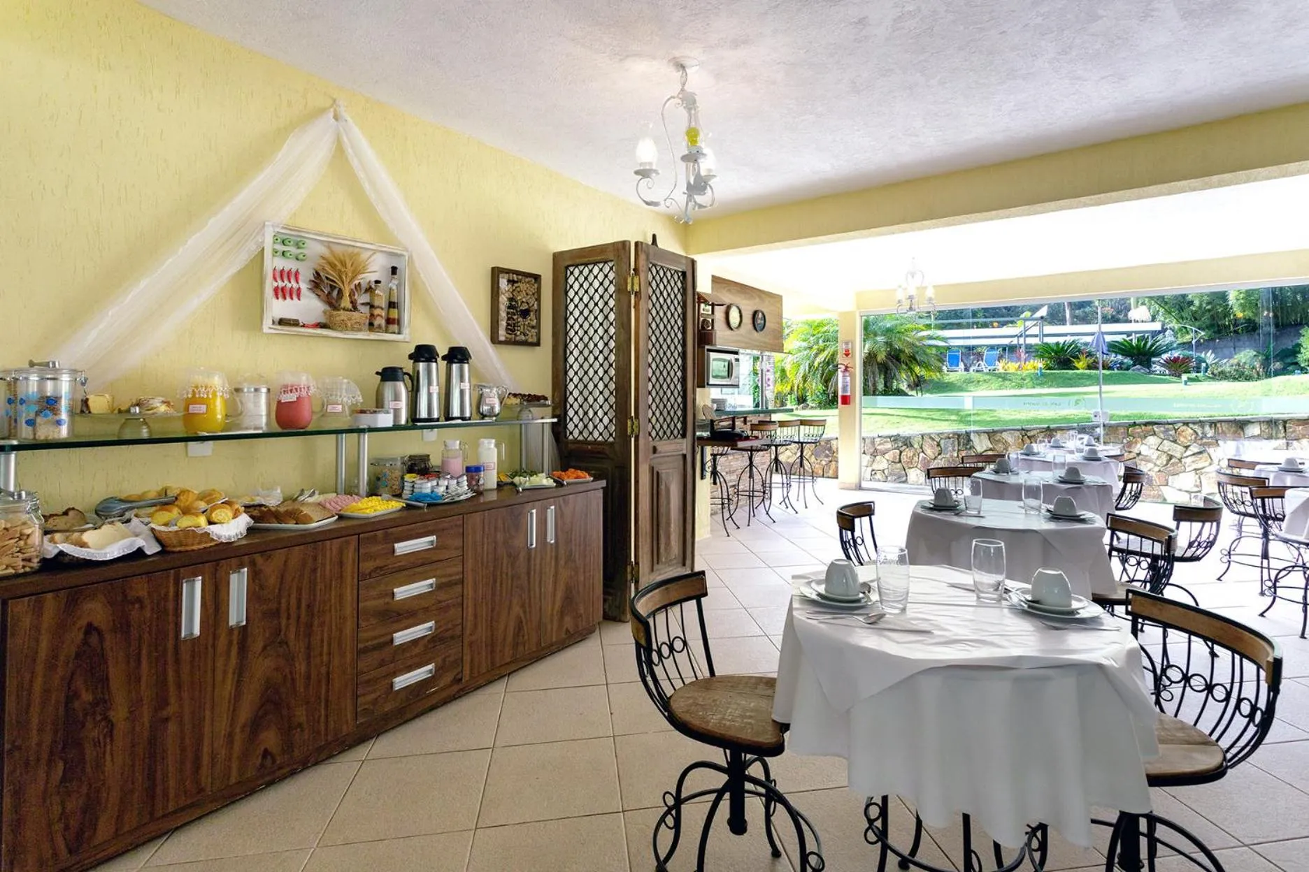 Restaurant/places to eat in Pousada Cantagalo