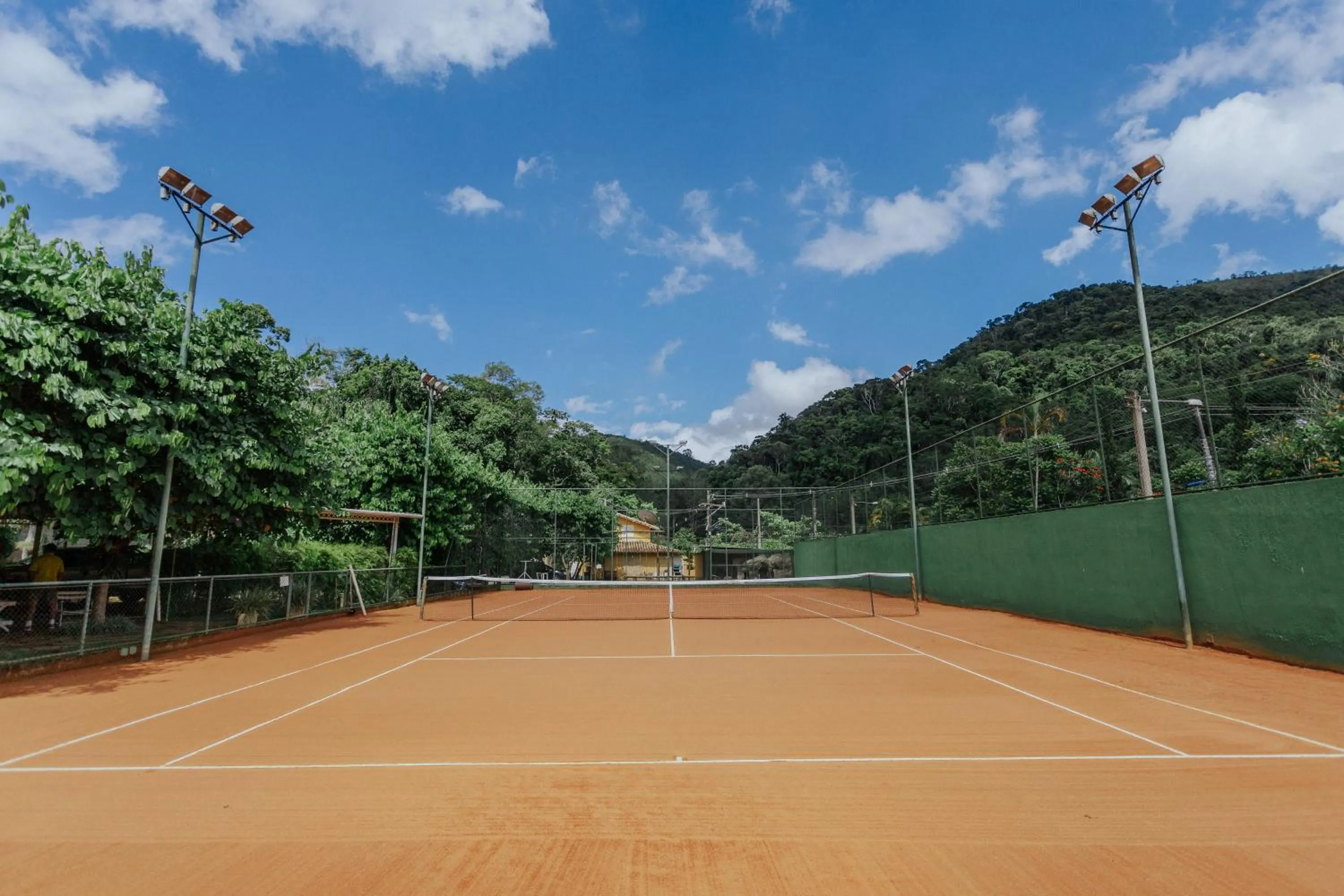 Tennis court in Pousada Cantagalo