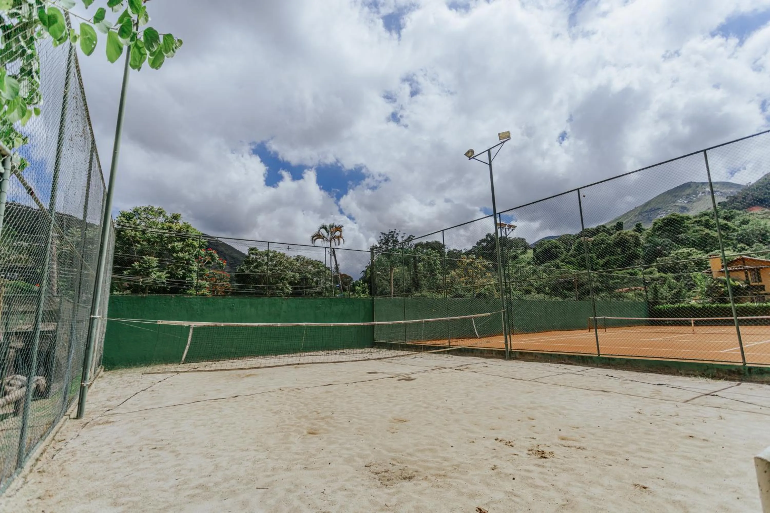 Tennis court in Pousada Cantagalo