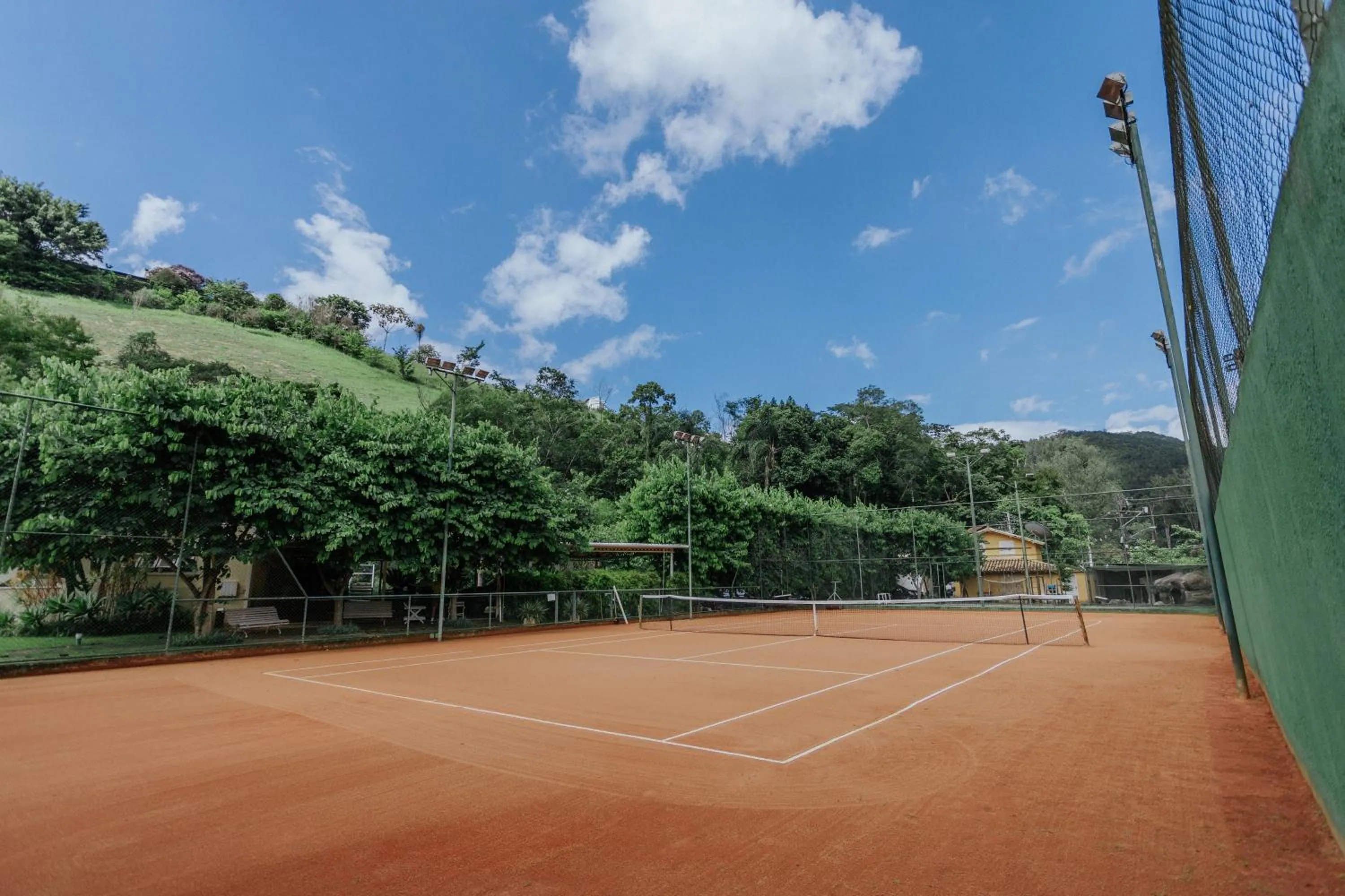 Tennis court in Pousada Cantagalo