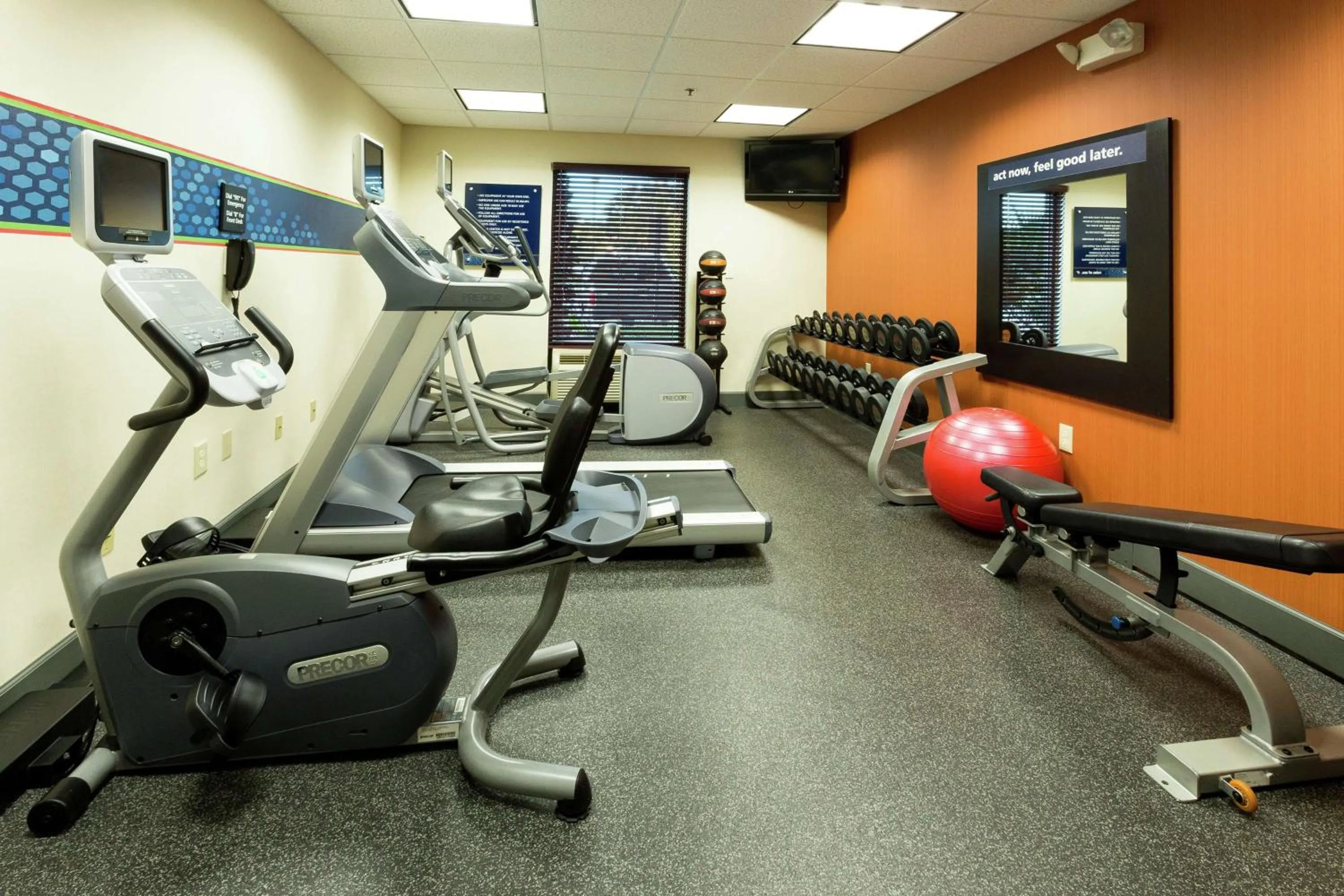 Fitness centre/facilities in Hampton Inn & Suites Jacksonville-Airport