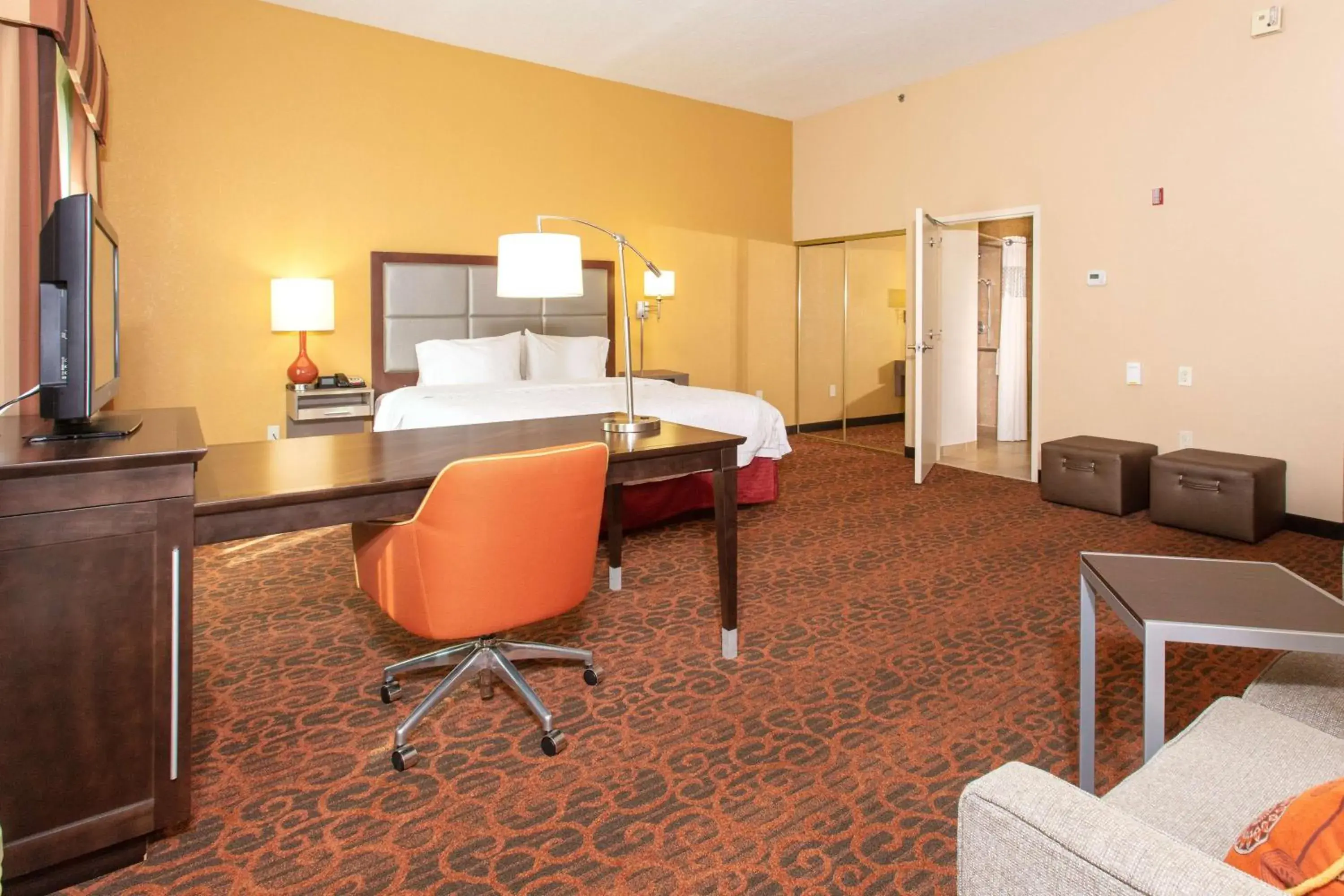 Bedroom in Hampton Inn & Suites Jacksonville-Airport Bedroom in Hampton Inn & Suites Jacksonville-Airport