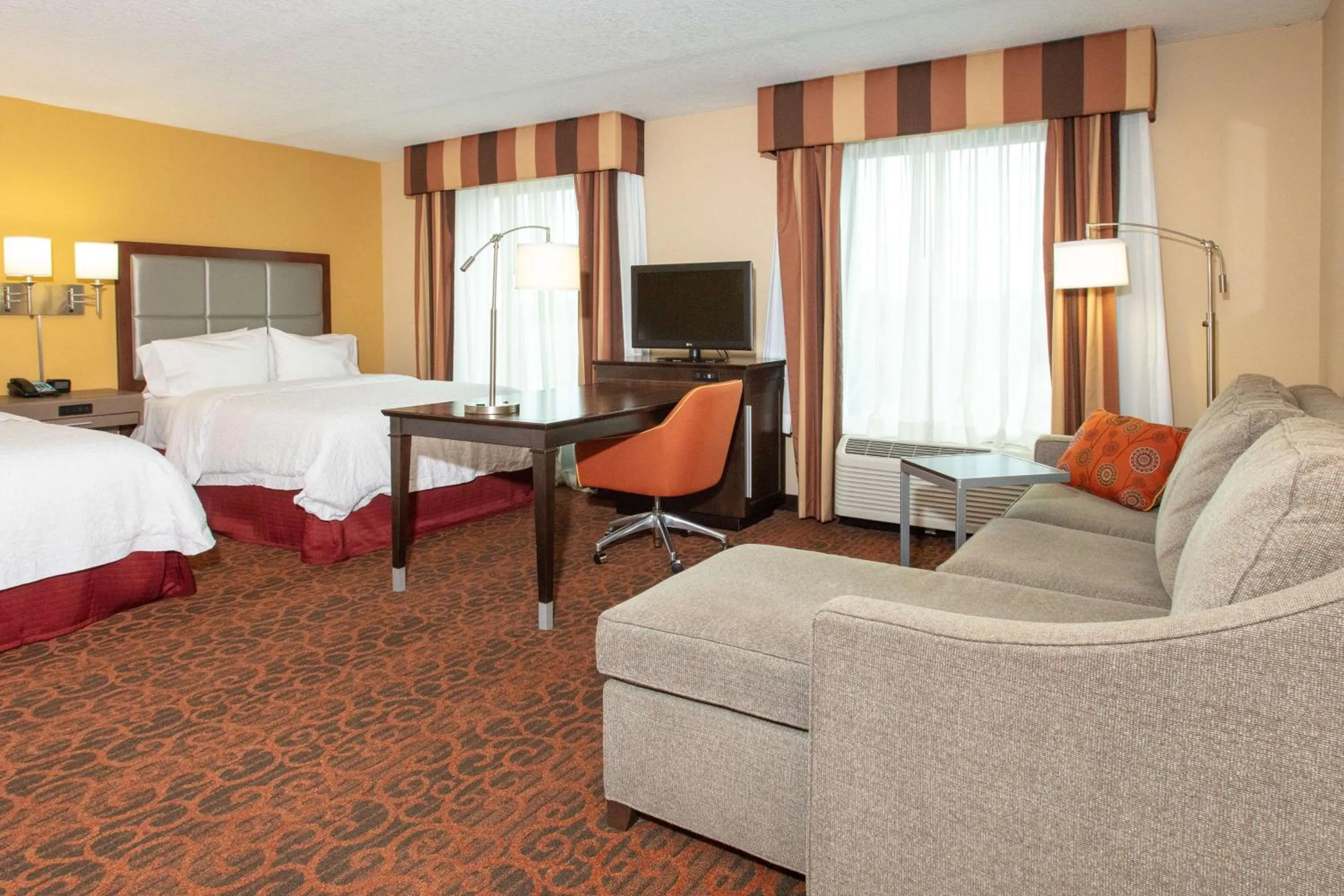 Bedroom, Bed in Hampton Inn & Suites Jacksonville-Airport