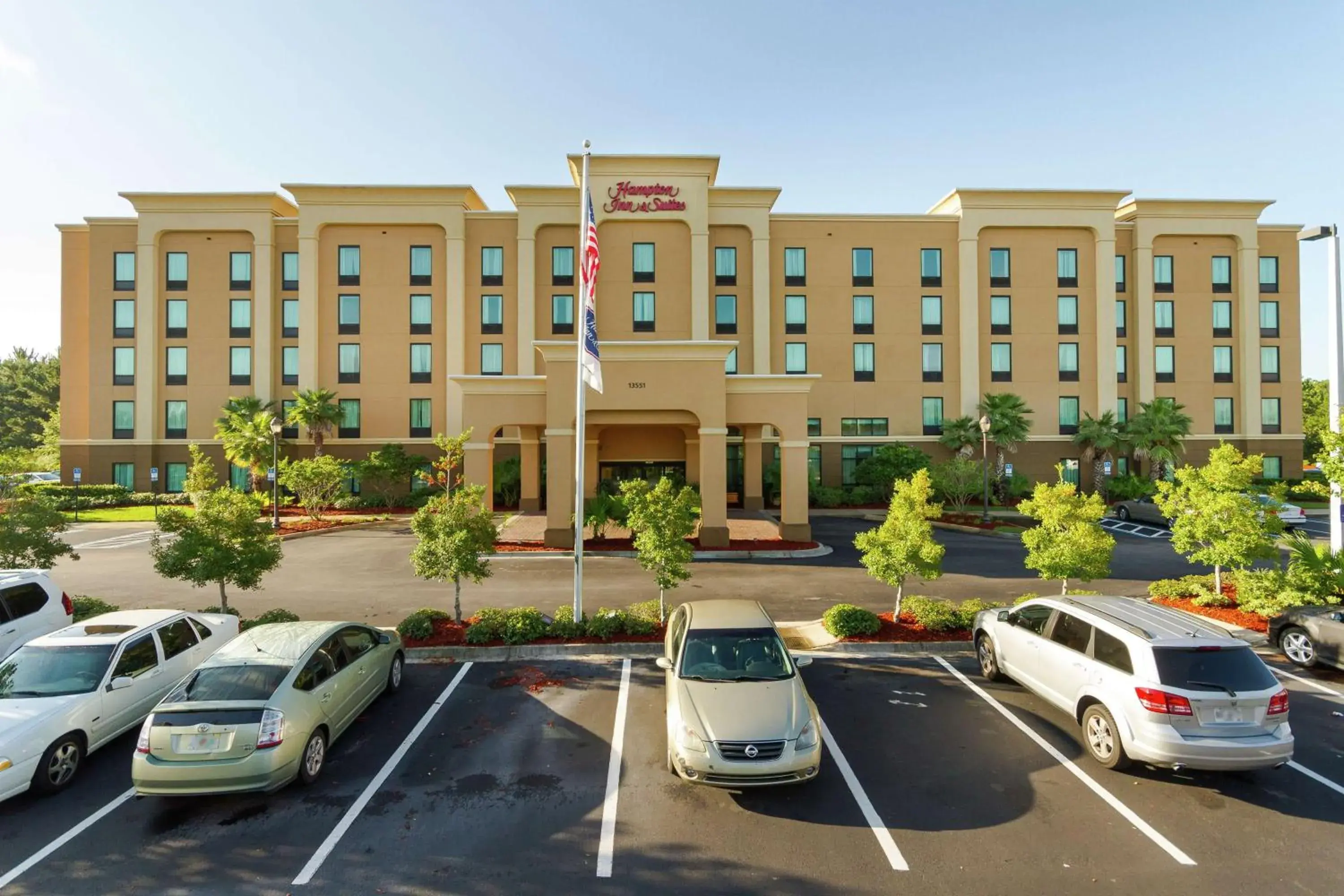 Property building in Hampton Inn & Suites Jacksonville-Airport Property building in Hampton Inn & Suites Jacksonville-Airport