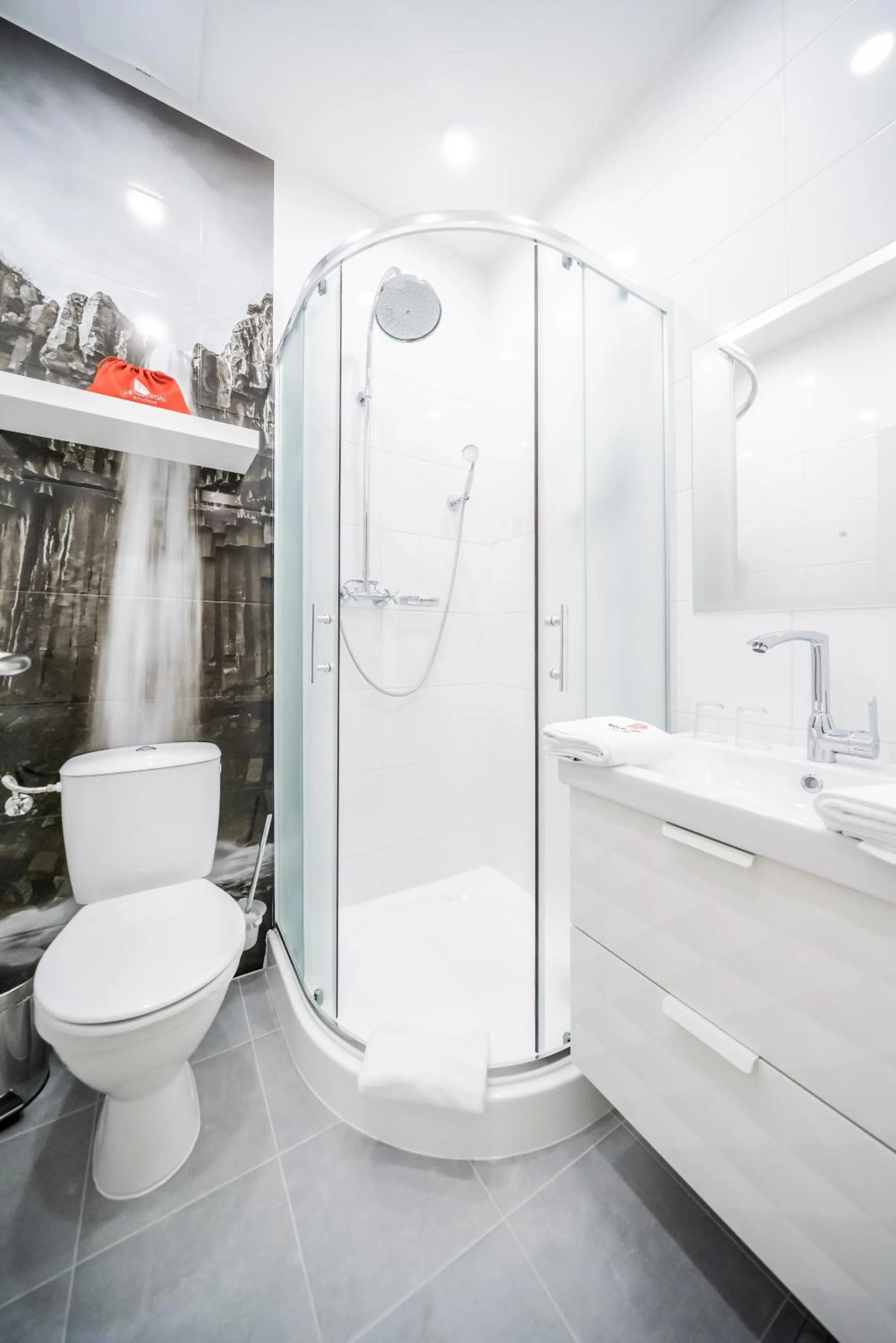 Shower in Revelton Studios Karlovy Vary