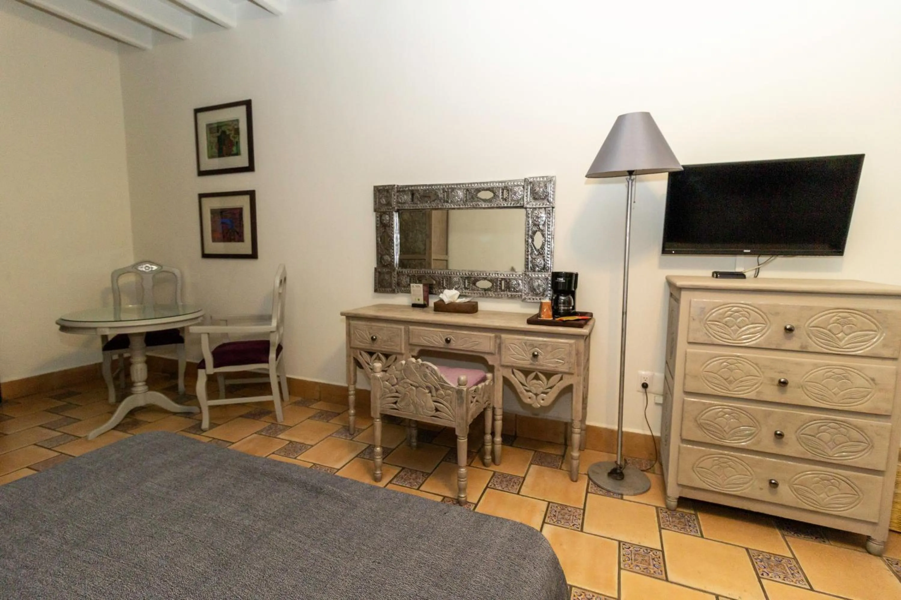 TV and multimedia in Hotel Boutique Naura Centro