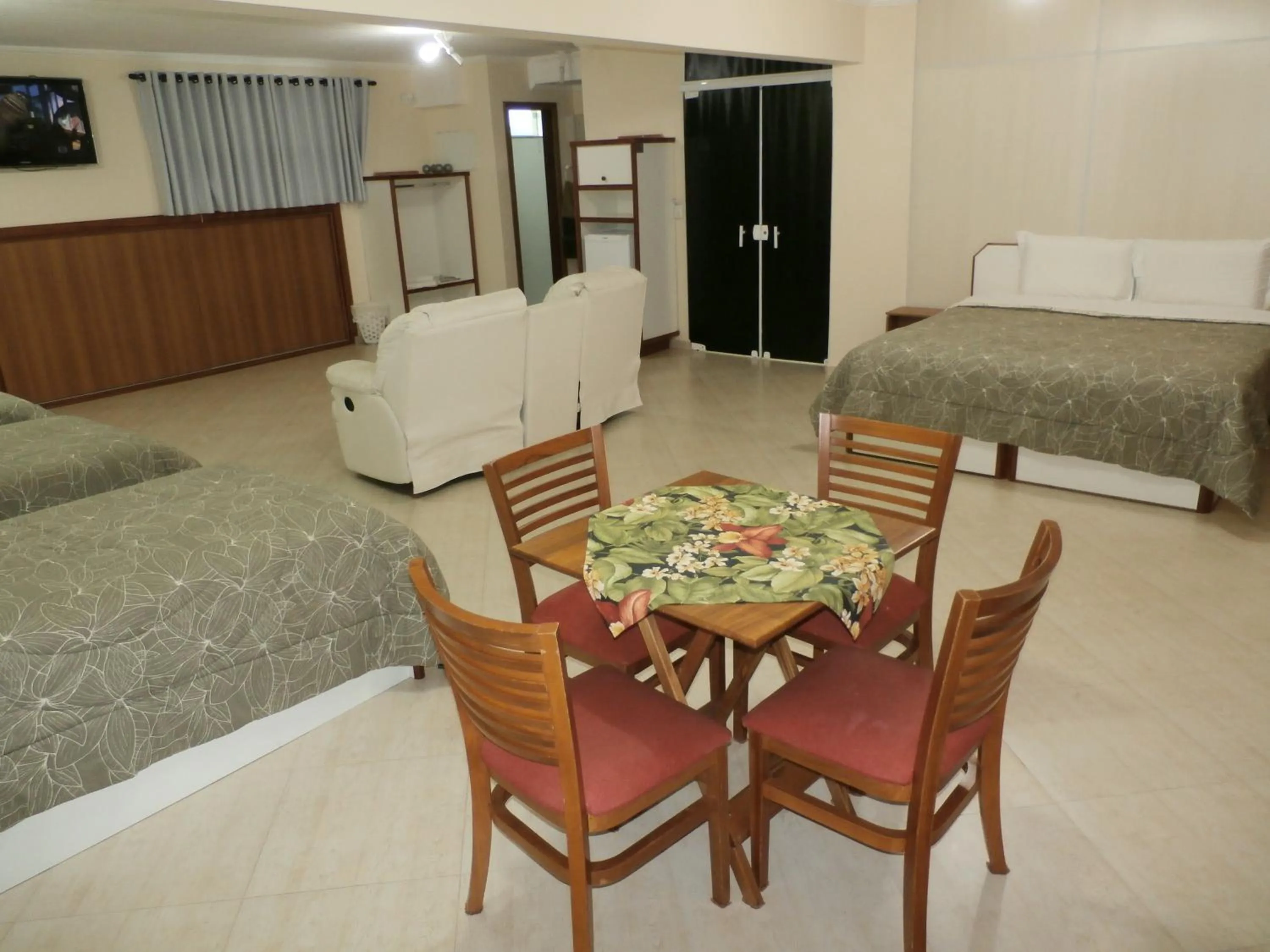 Dining area, Bed in Hotel Canto da Riviera