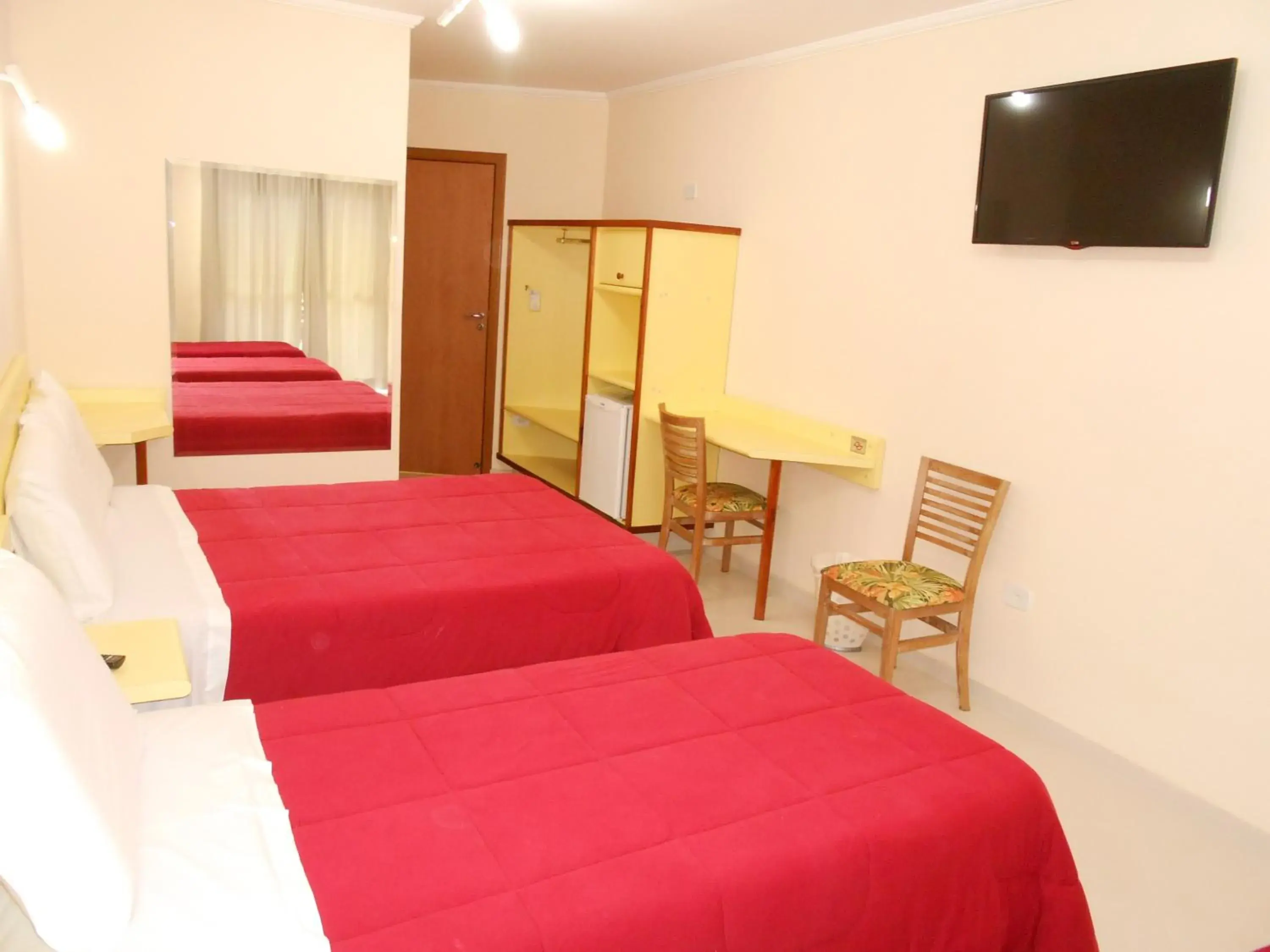 Deluxe Quadruple Room with Balcony in Hotel Canto da Riviera Deluxe Quadruple Room with Balcony in Hotel Canto da Riviera