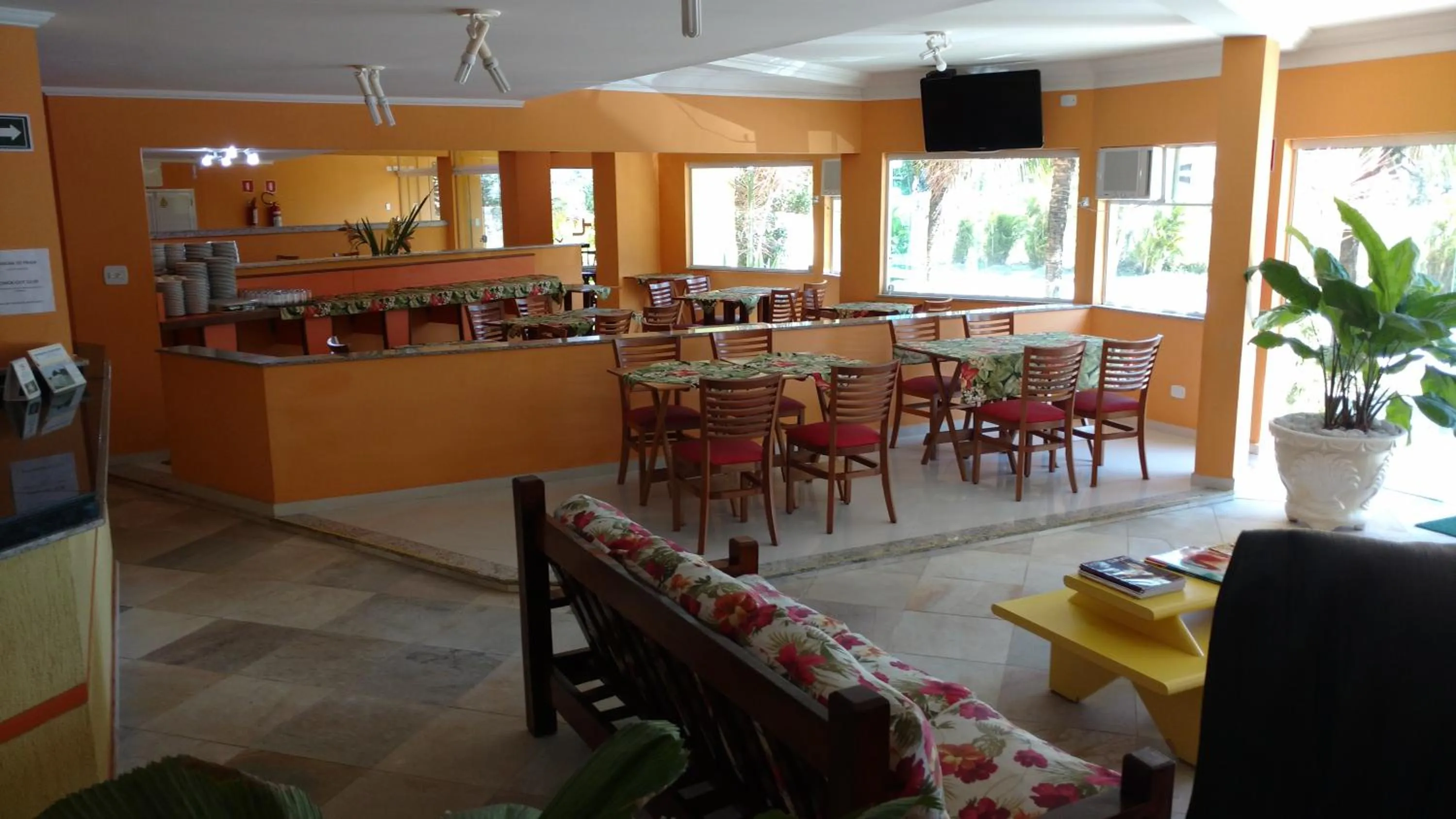 Restaurant/places to eat in Hotel Canto da Riviera