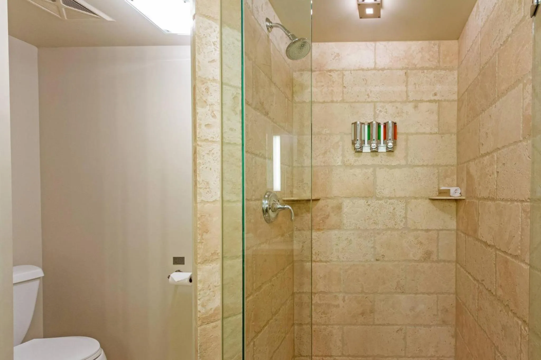 Shower in Hotel Columbia