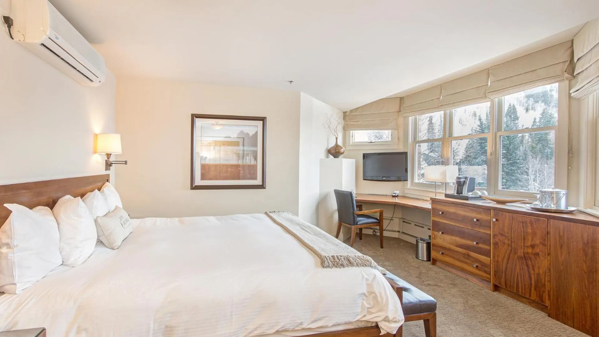 Bed in Hotel Columbia