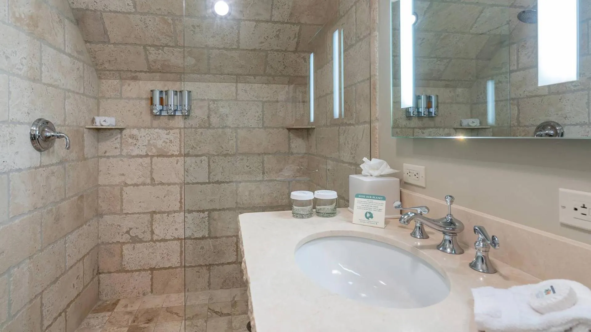 Shower in Hotel Columbia