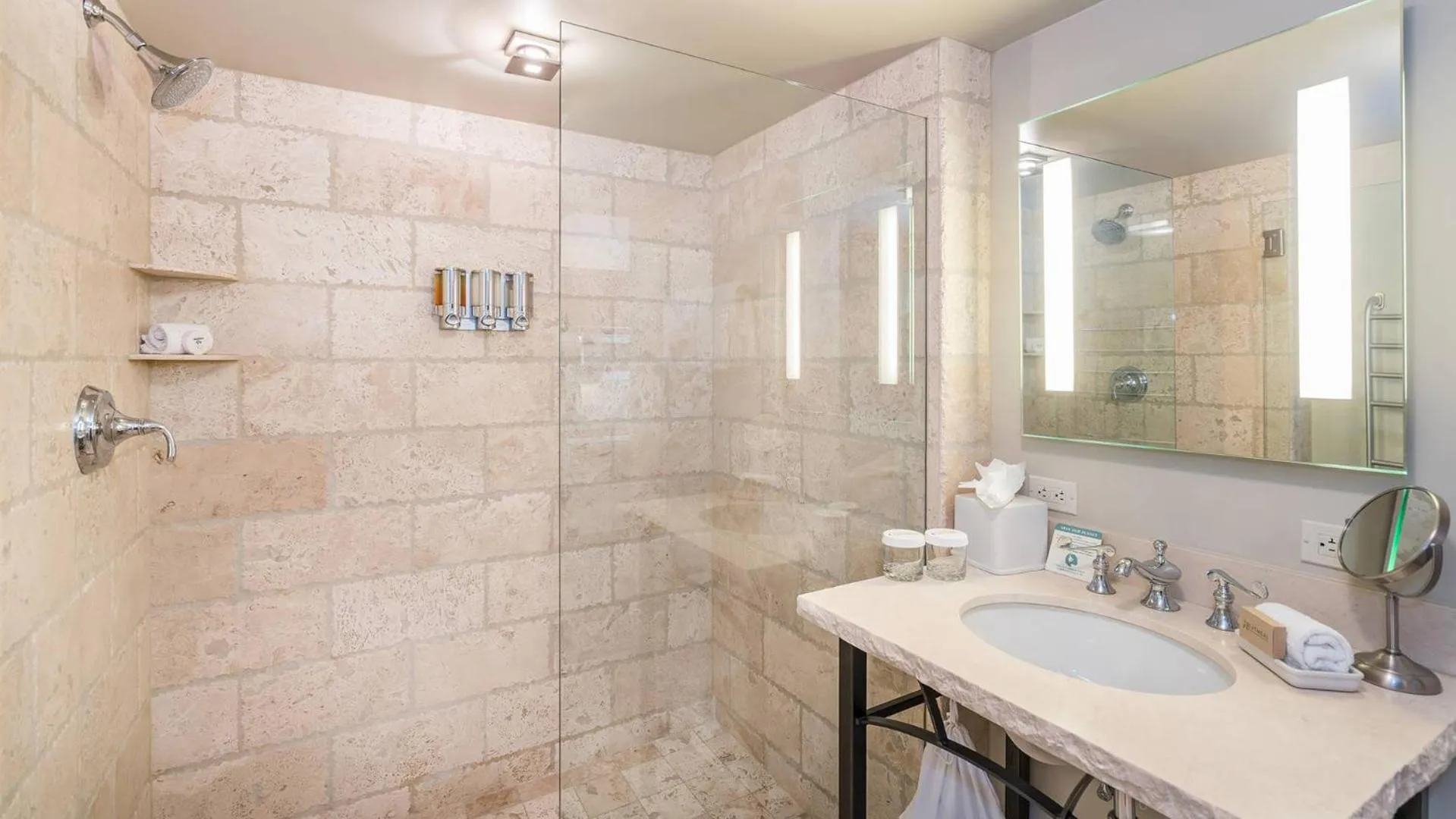 Shower in Hotel Columbia