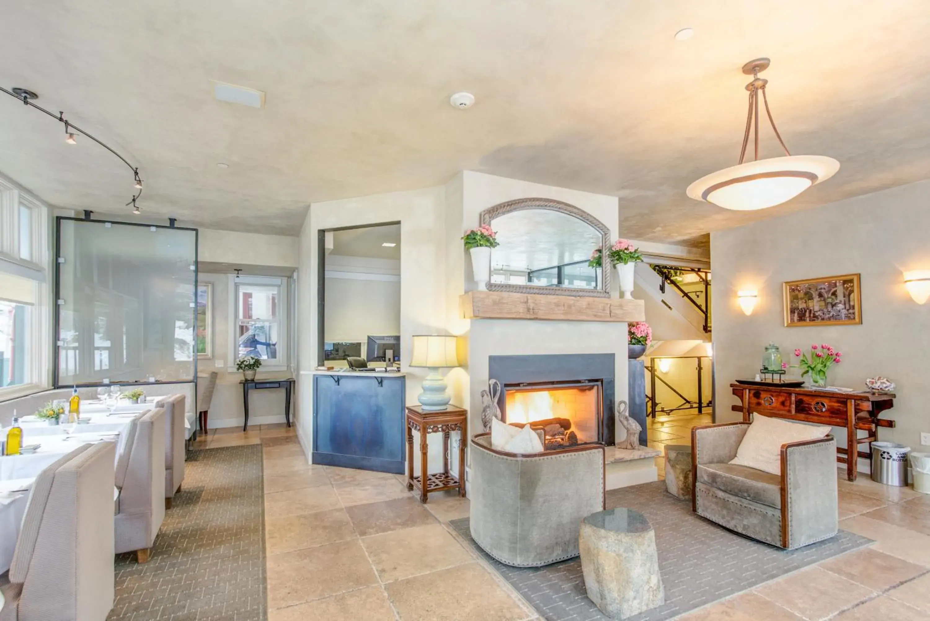 Lobby or reception in Hotel Columbia Lobby or reception in Hotel Columbia