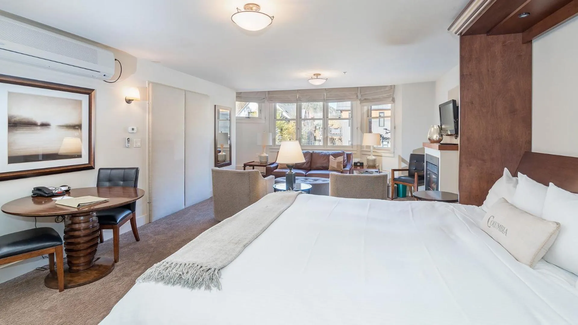 Bed in Hotel Columbia